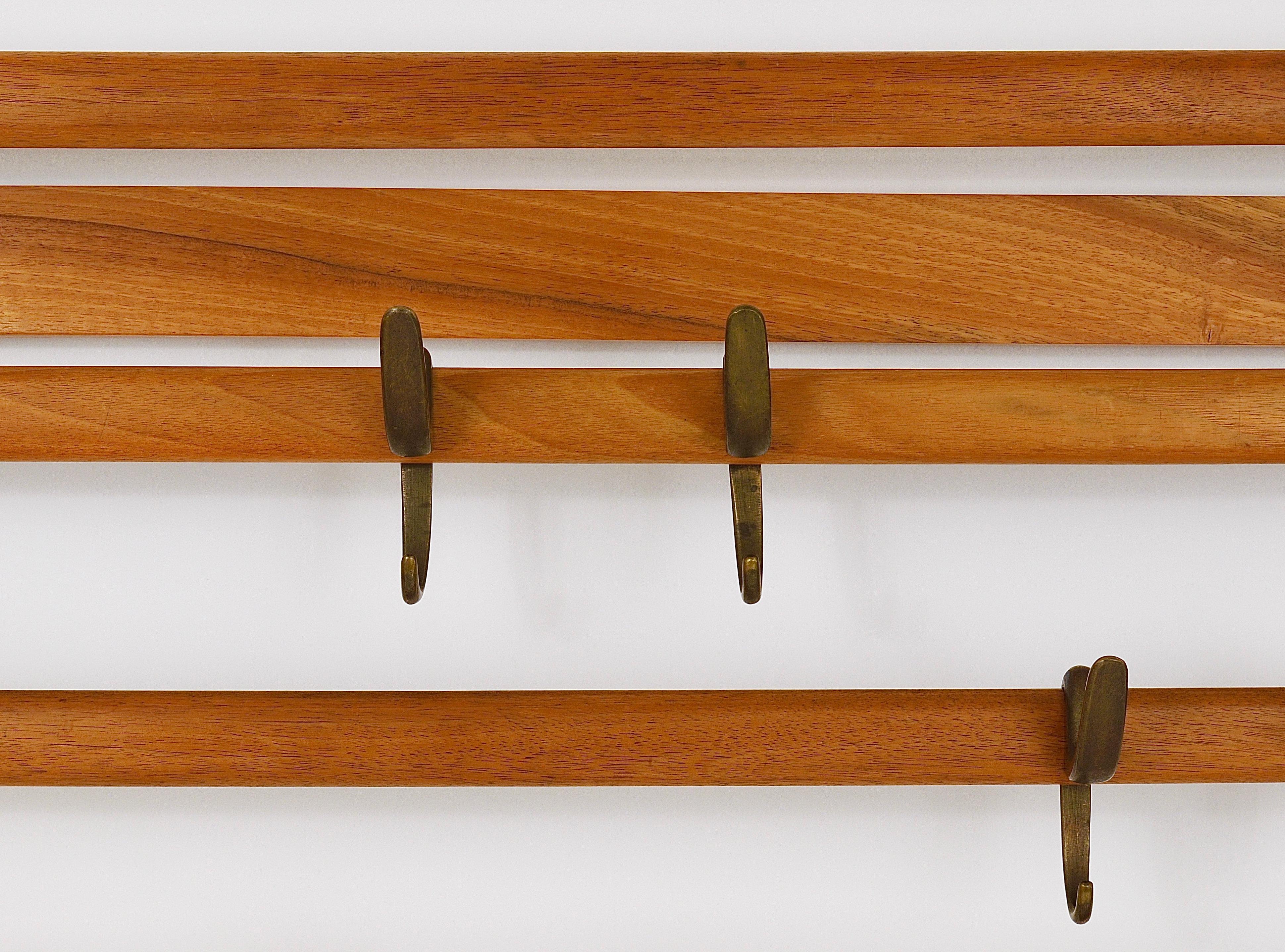 Carl Auböck Mid-Century Coat Rack Beech Wardrobe with 7 Brass Hooks, 1950s In Good Condition For Sale In Vienna, AT