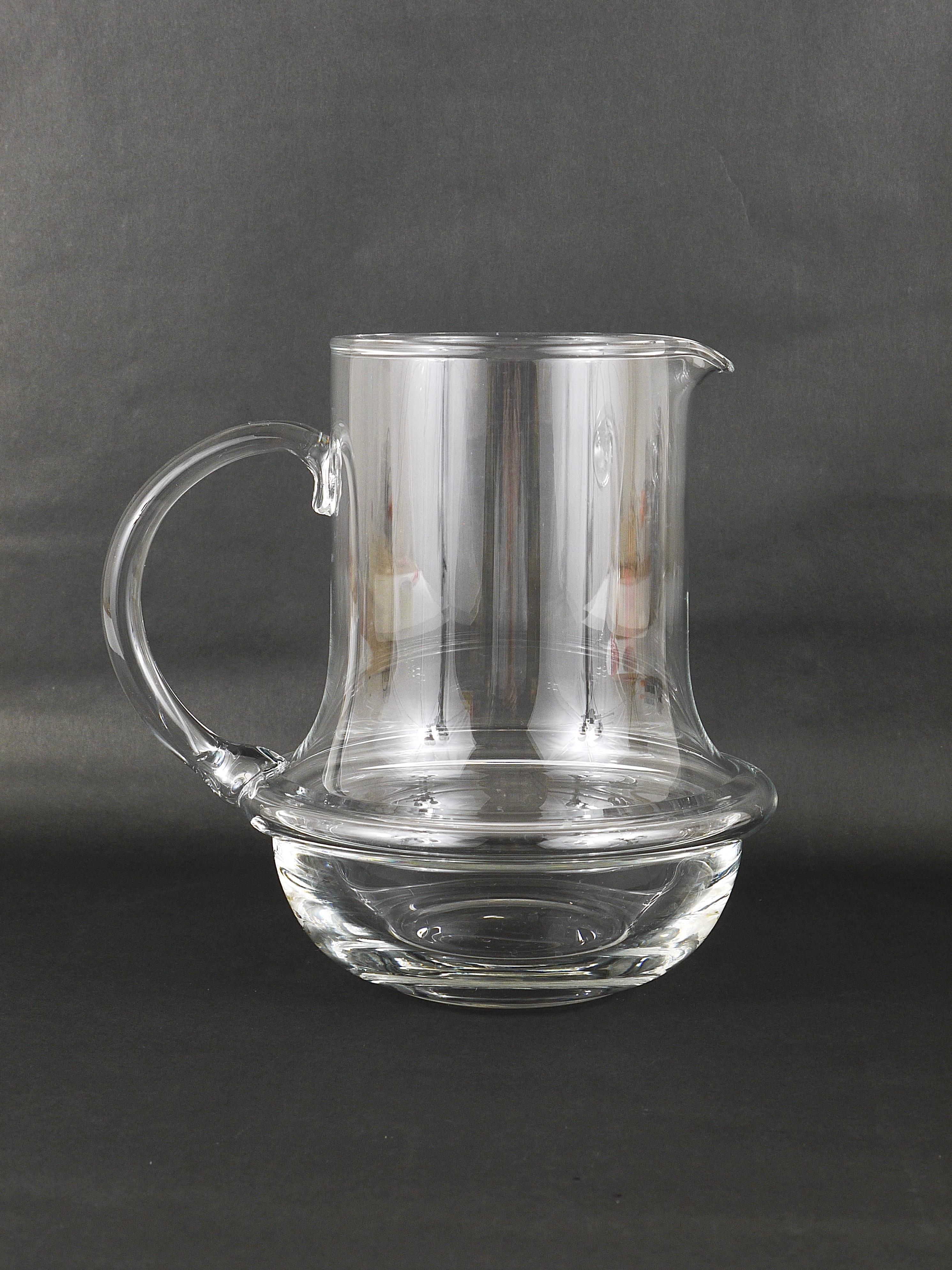 A beautiful pitcher or jug for water, soft drinks or juice, designed by Carl Auböck, executed by Ostovics Culinar in Austria in the 1970s. A beautiful, unusual and rare piece in excellent condition.