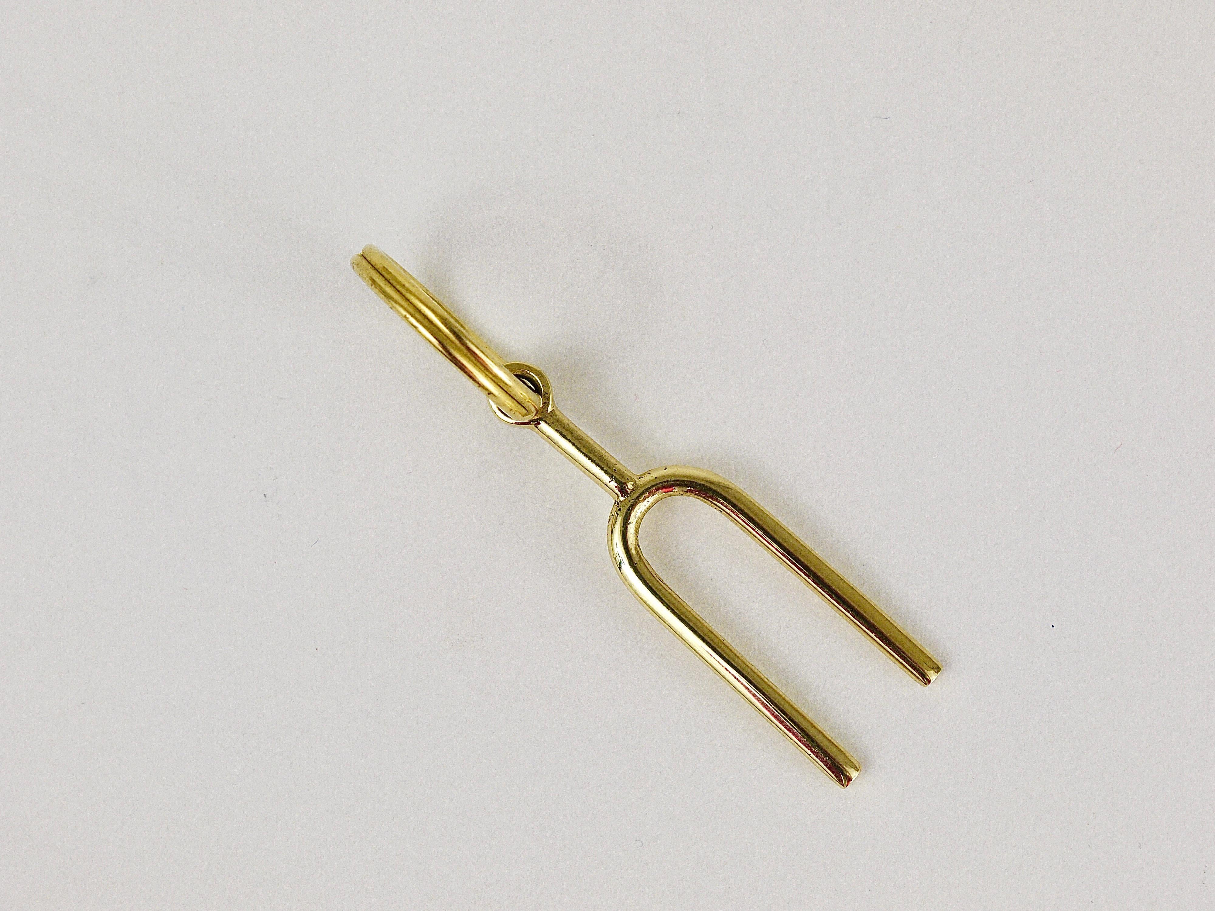 Carl Aubck Handgefertigter Schlüsselanhänger mit Tuninggabel, Mid-Century (Poliert) im Angebot