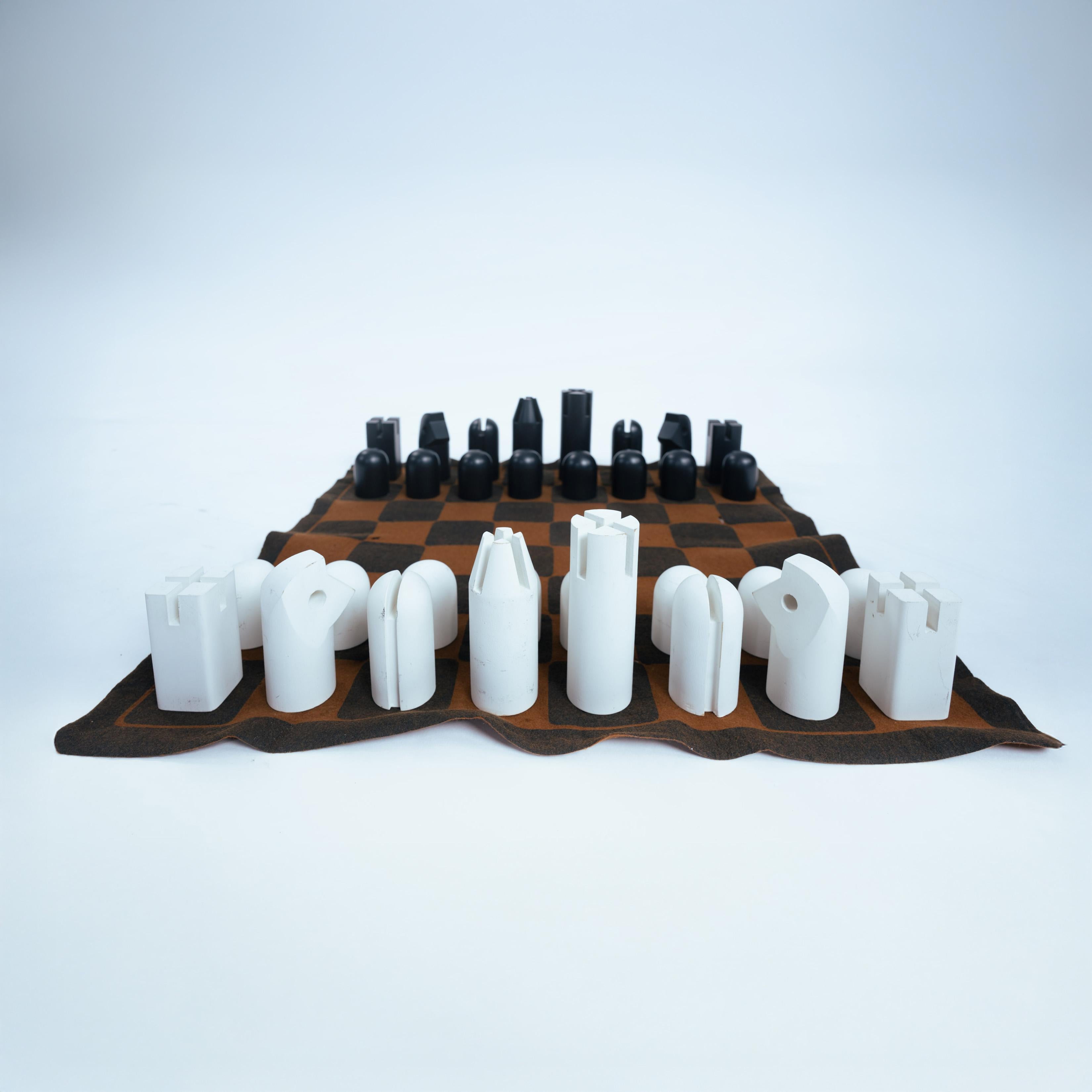 Bauhaus Carl Auböck minimalist wooden chess set for Werkstätte Auböck, Vienna 1960´s For Sale
