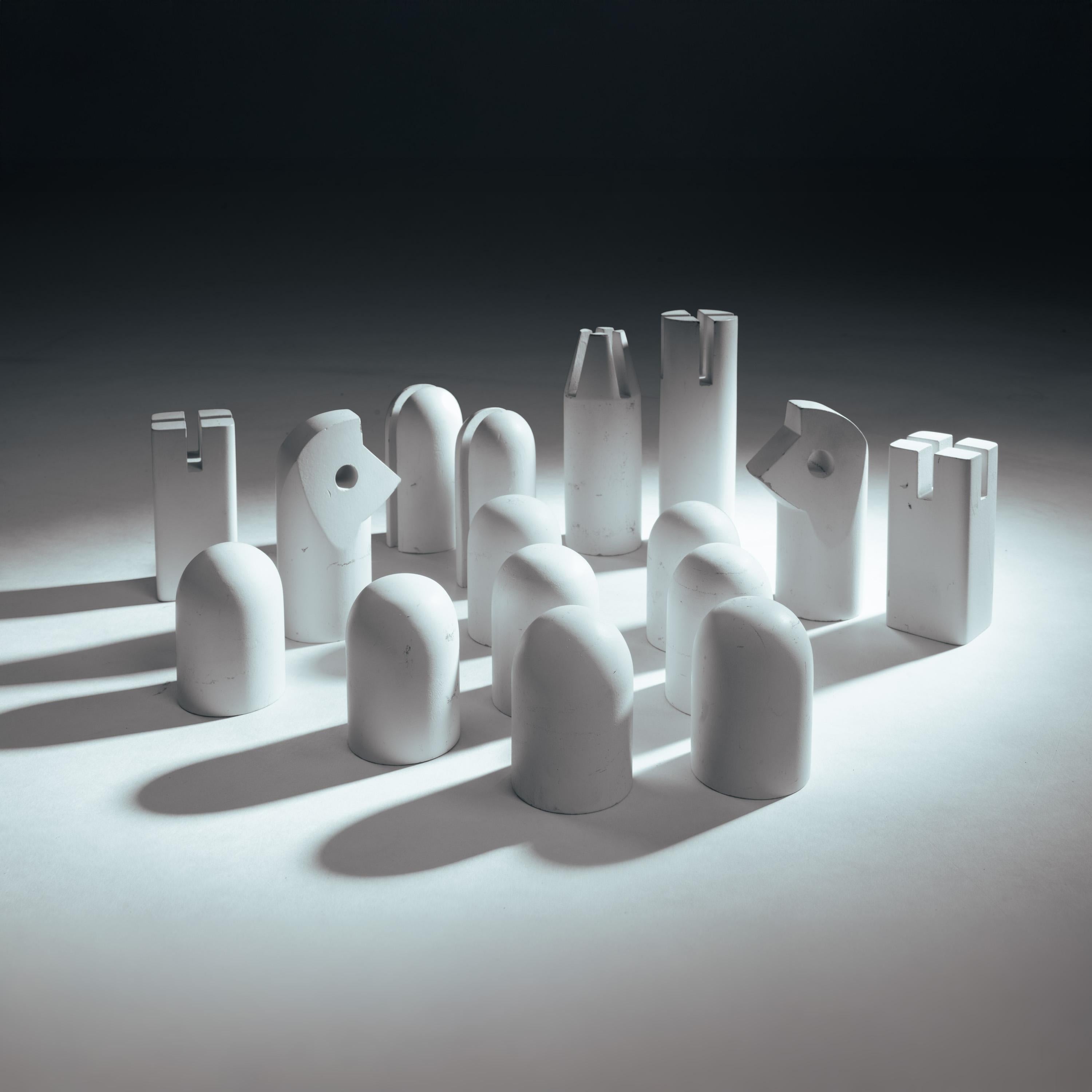 Hand-Painted Carl Auböck minimalist wooden chess set for Werkstätte Auböck, Vienna 1960´s For Sale