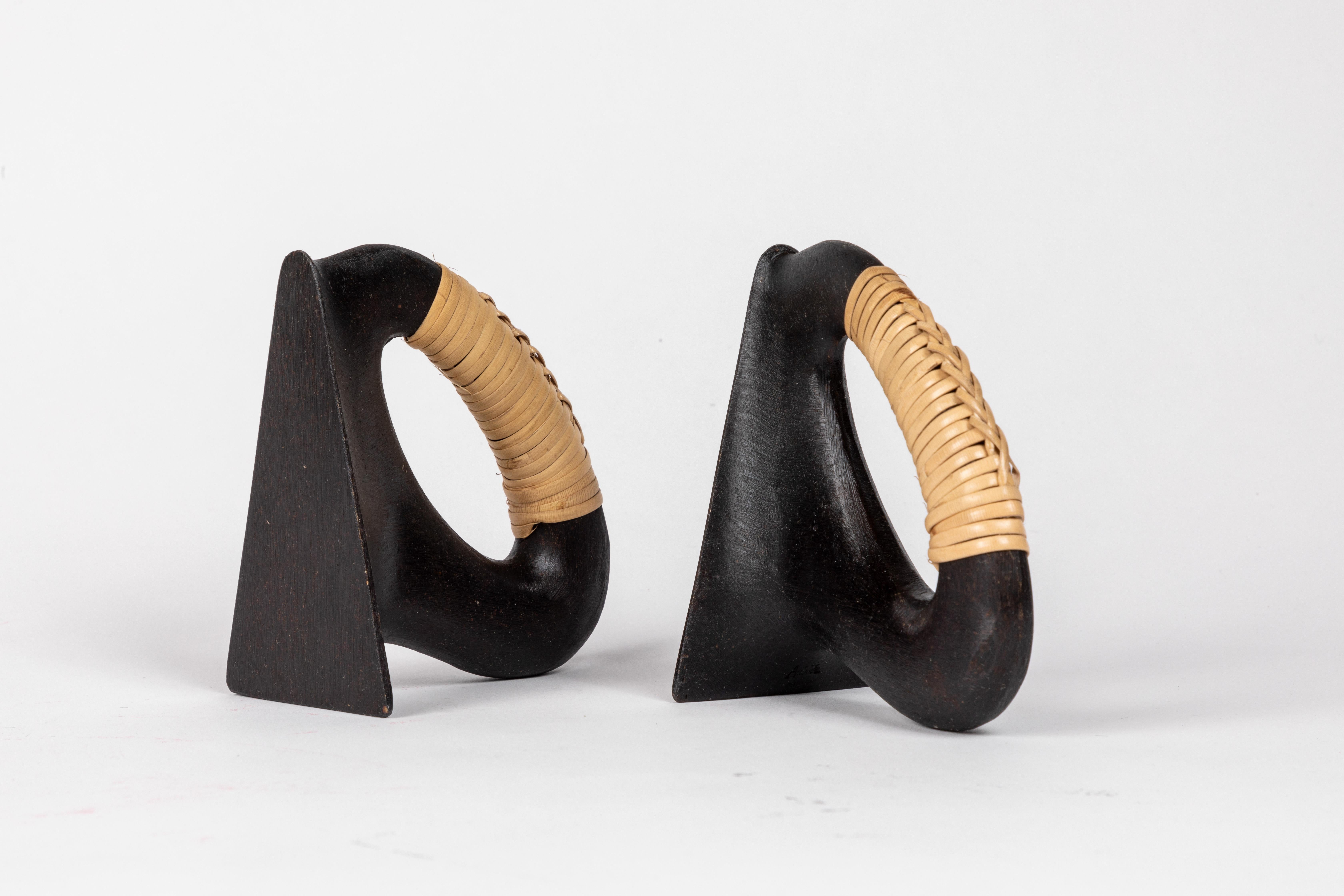 Hand-Woven Pair of Carl Auböck Model #3530 'Flatiron' Patinated Brass and Cane Bookends For Sale