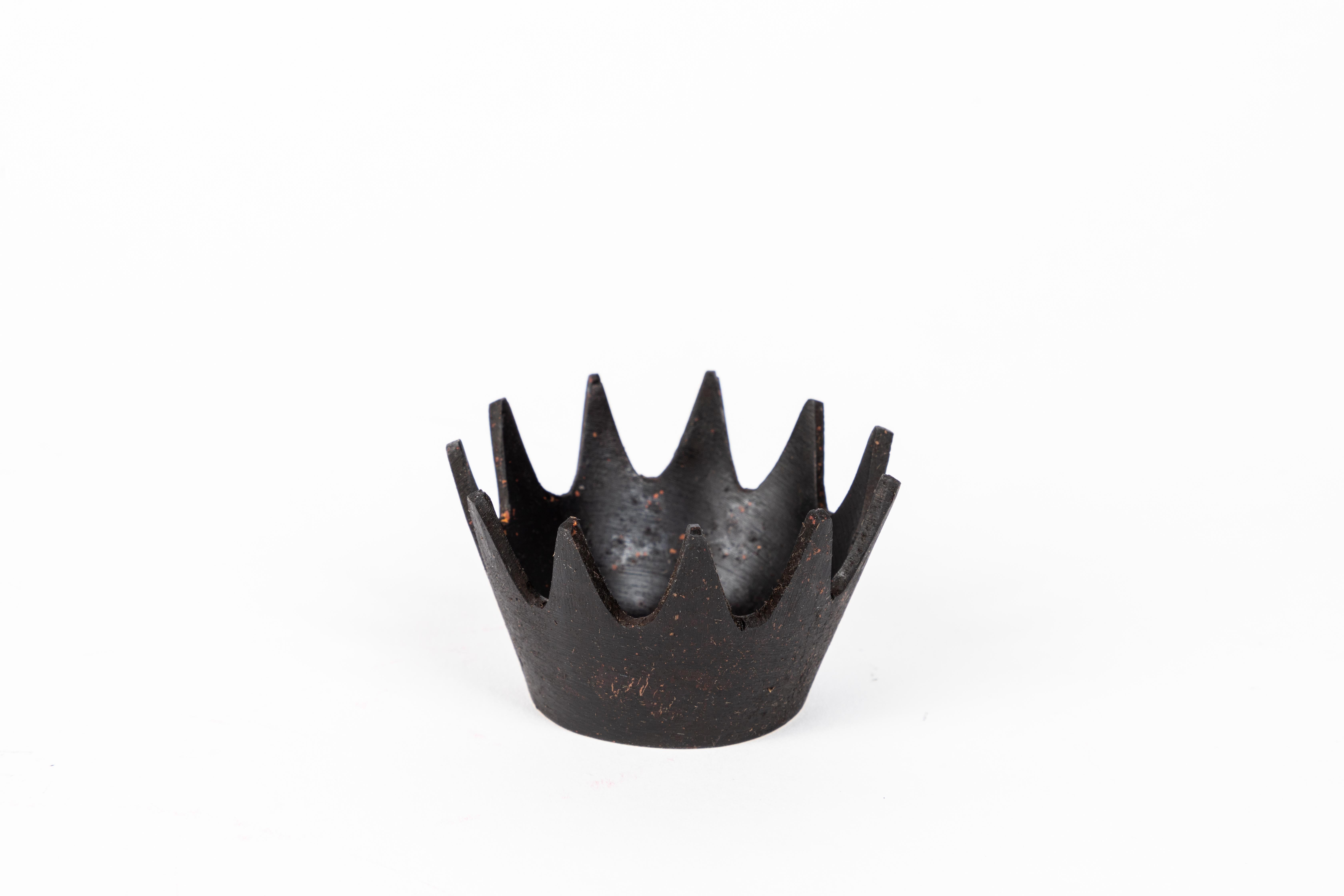 Autrichien Carl Auböck Modèle #3600 Bol 'Crown' en laiton patiné en vente
