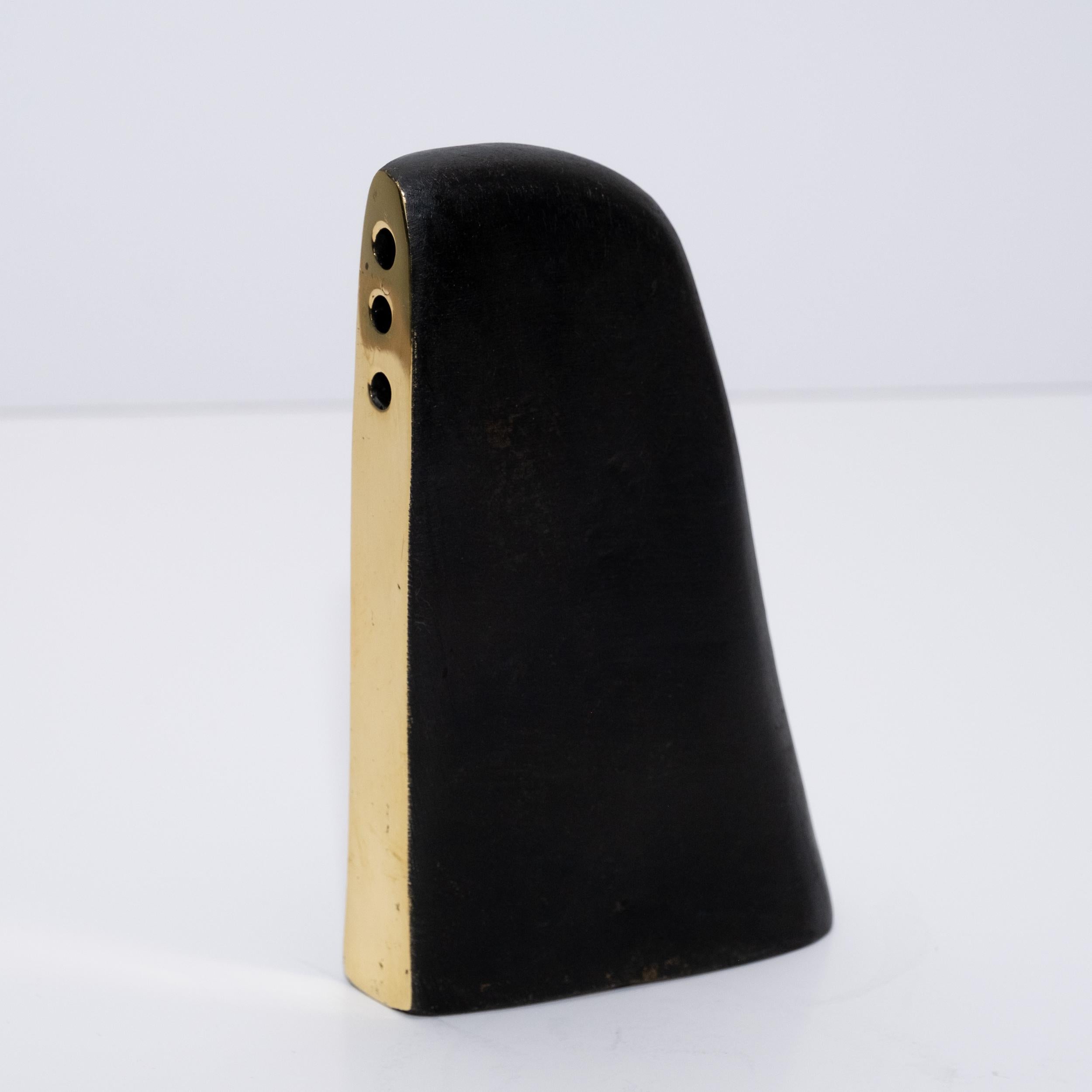 Vaso in ottone patinato Carl Auböck Modello #3786 'Alert' in vendita 11