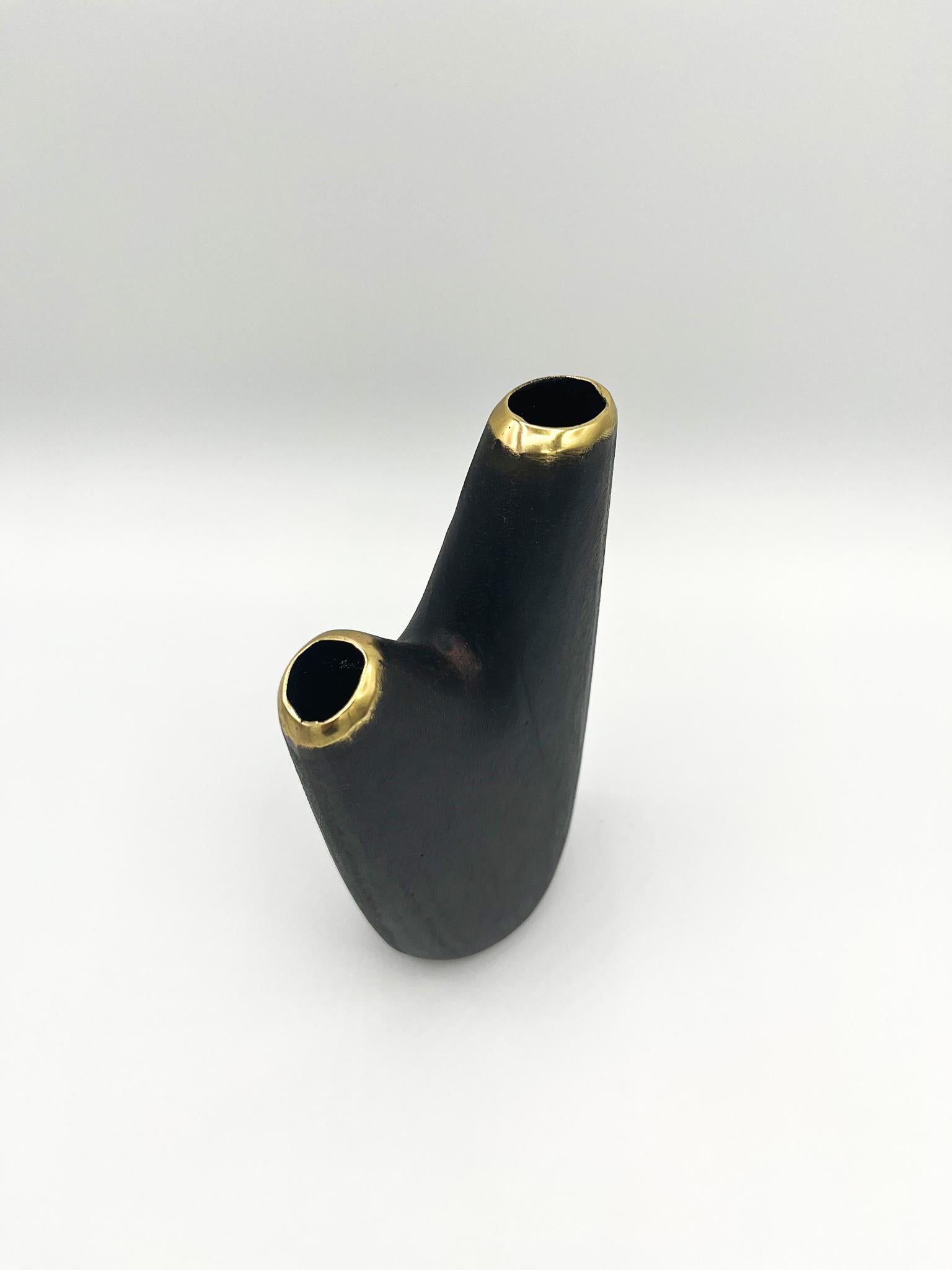 Carl Auböck Model #3794 'Aorta' Brass Vase In Excellent Condition For Sale In Chalk Hill, PA