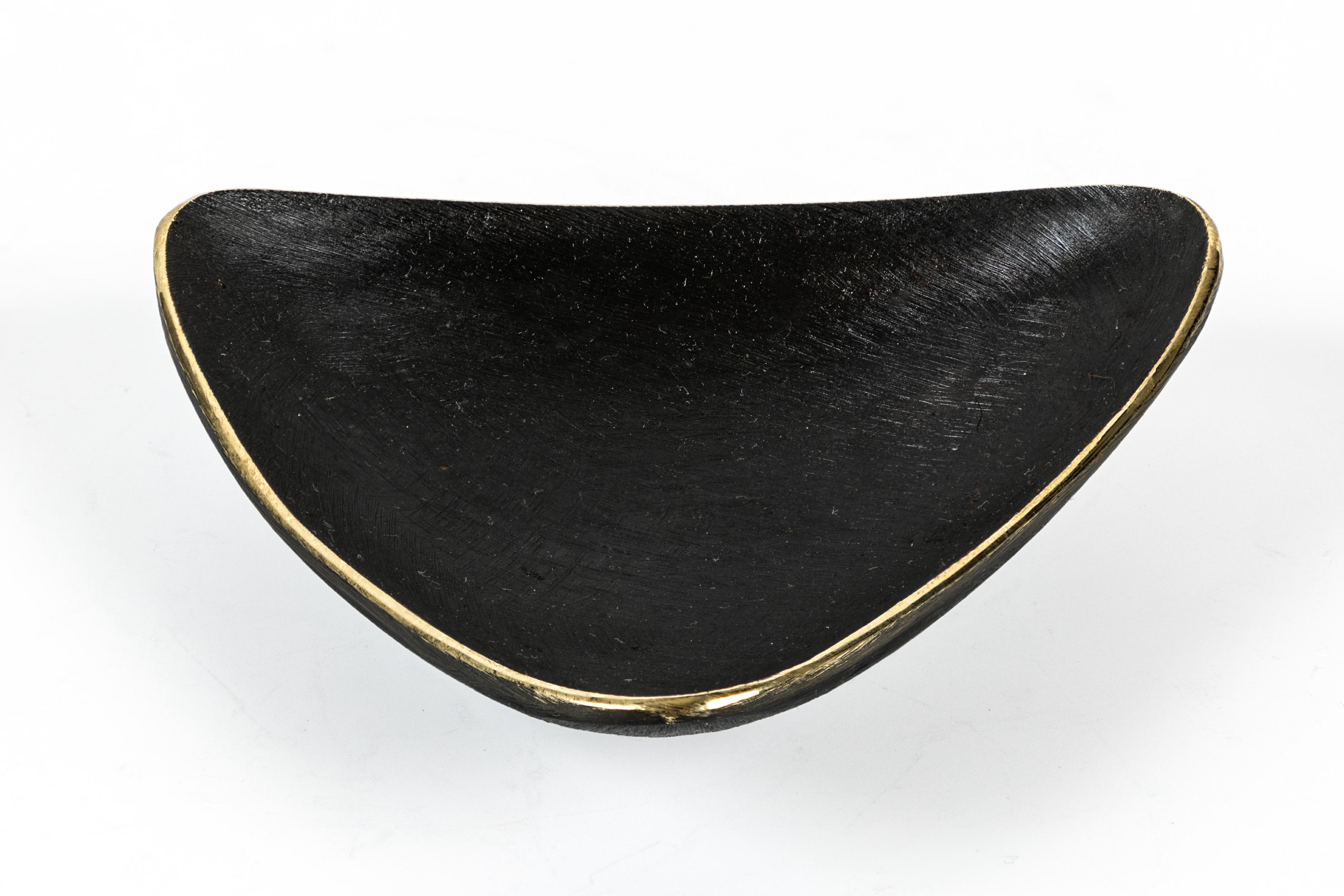 Mid-Century moderno Ciotola in ottone Carl Auböck modello #3844 in vendita