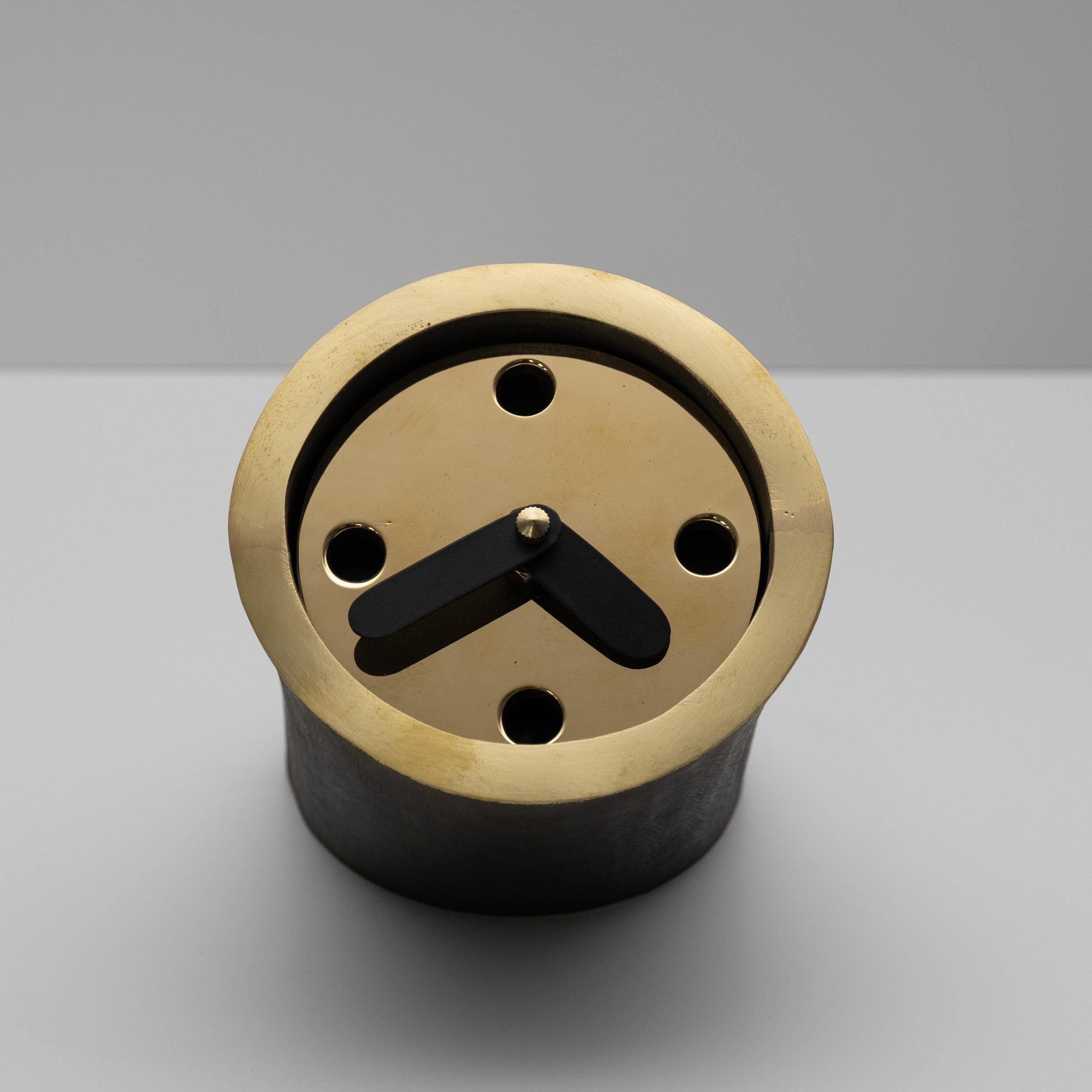 Orologio da tavolo in ottone Carl Auböck Modello #3855 'Atom' in vendita 2