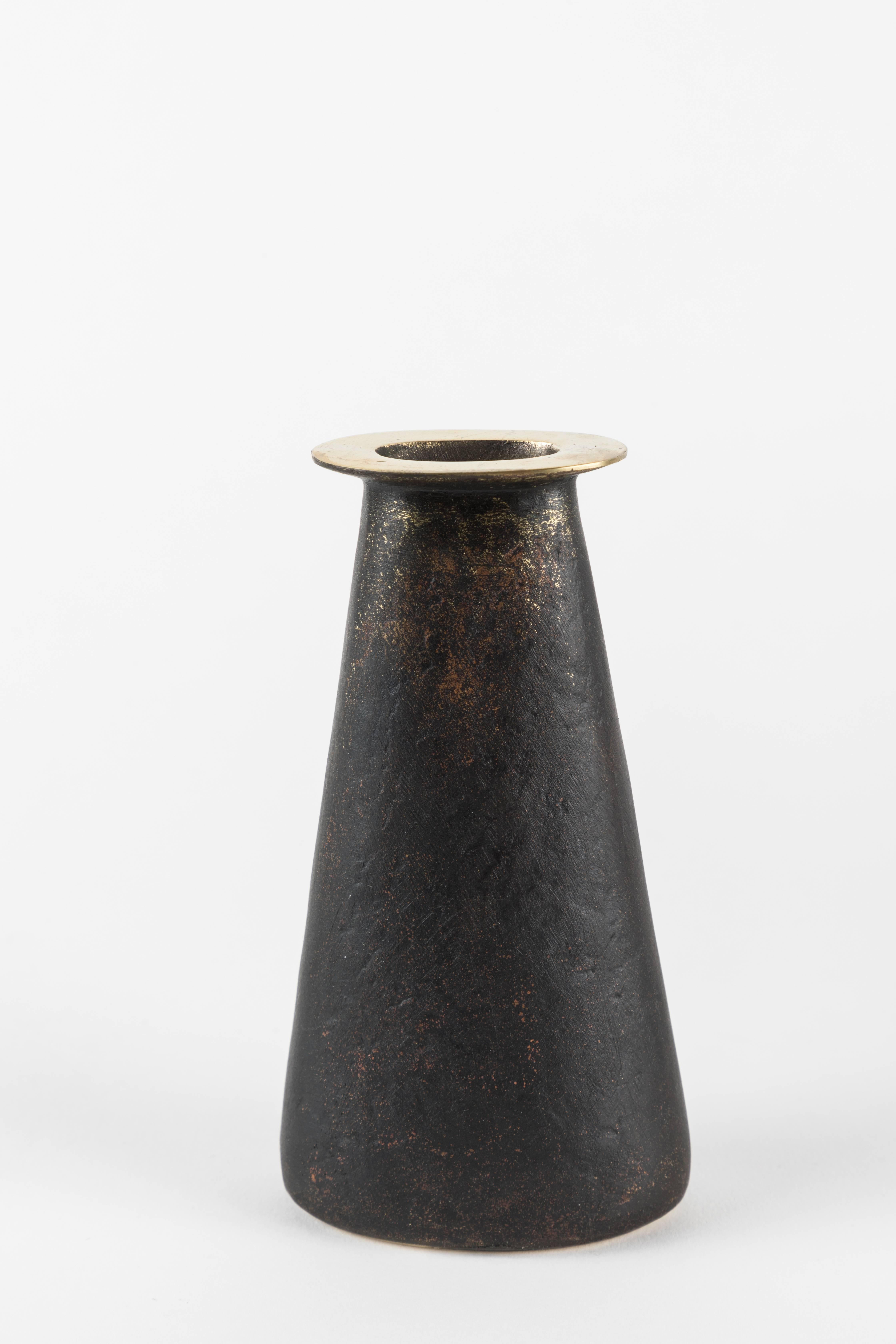 Carl Auböck model #3975 brass vase. Designed in the 1950s, this incredibly refined and sculptural Viennese vase is executed in polished and darkly patinated brass by Werkstätte Carl Auböck, Austria. 

Price is per item. Other Aubock vase models