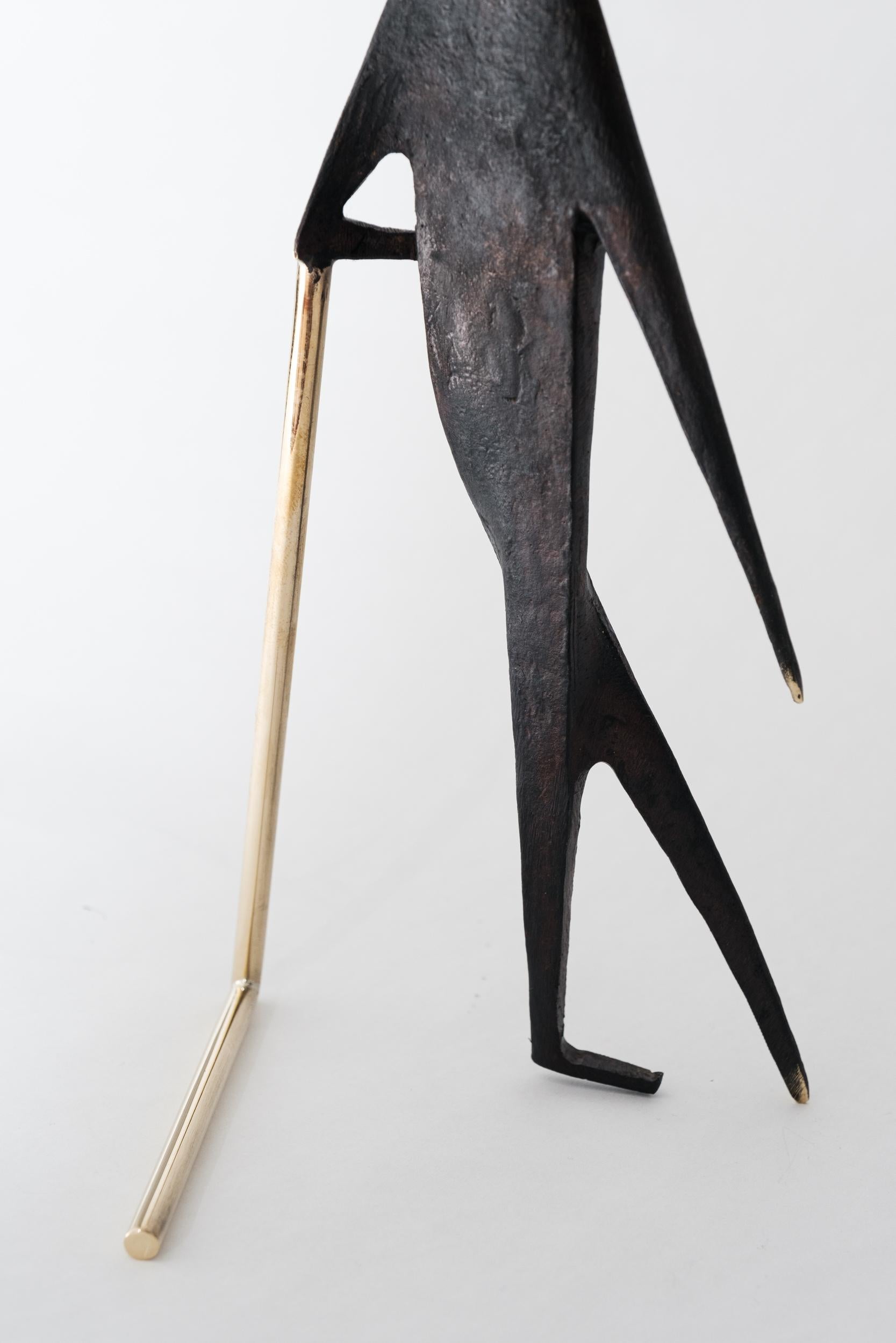 Carl Auböck Modèle #4060 'Homme avec bâton' Sculpture en laiton en vente 3