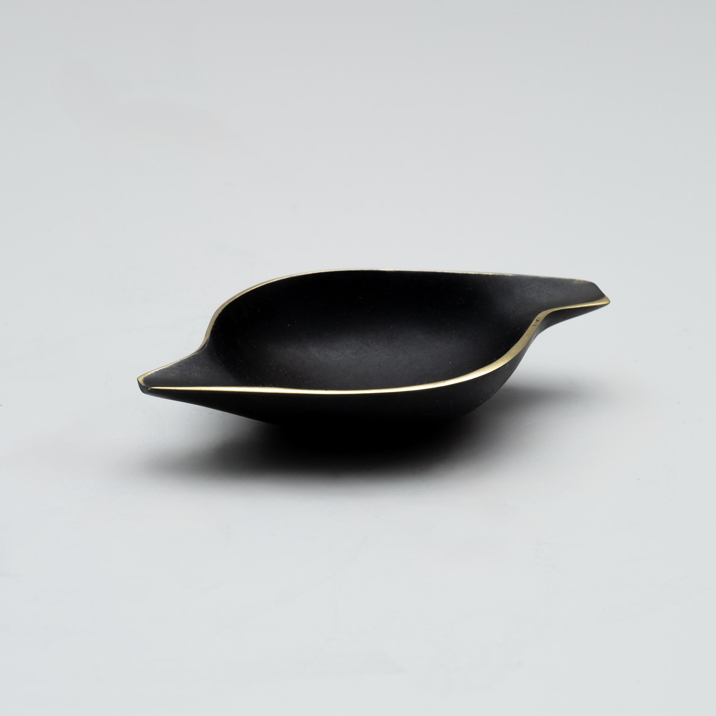XXI secolo e contemporaneo Ciotola in ottone patinato Carl Auböck Model #4206A in vendita