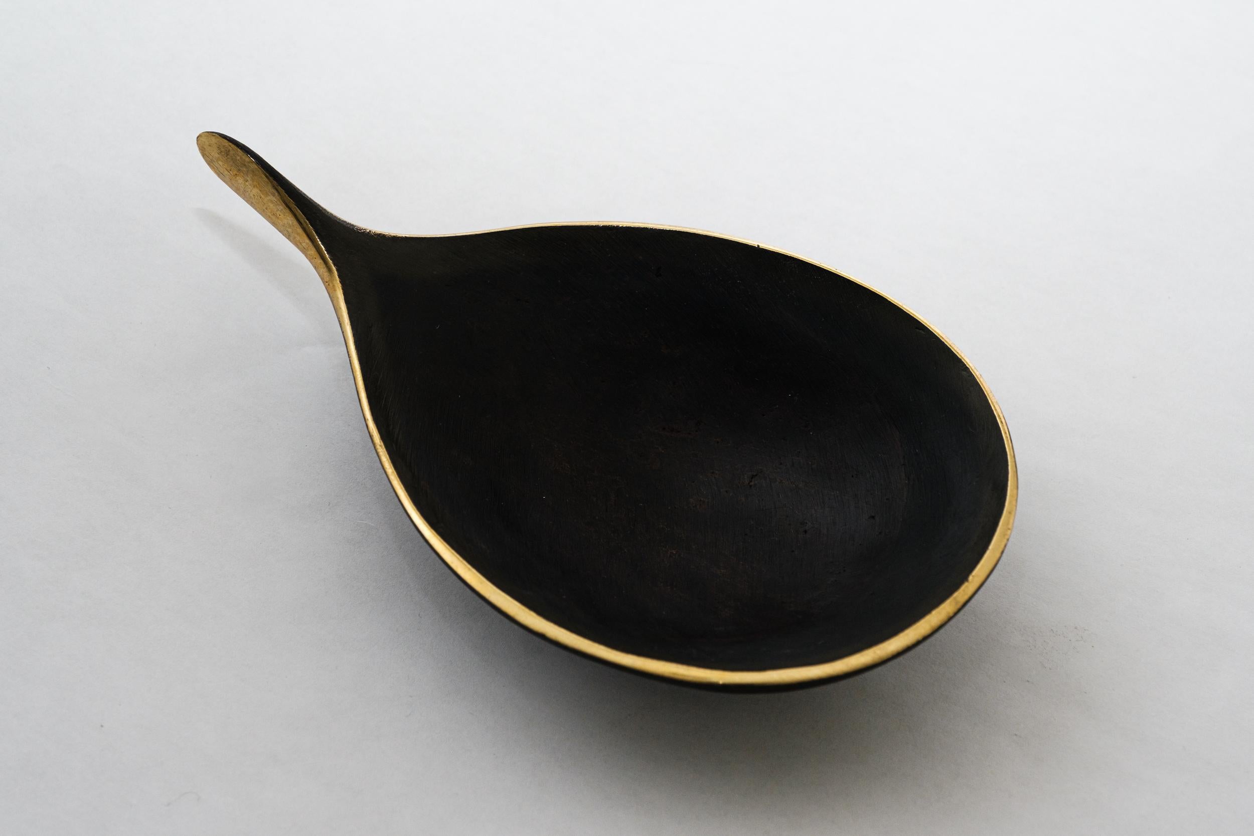 Carl Auböck Model #4208 patinated brass bowl. Designed in the 1950s, this incredibly refined and sculptural Viennese bowl is executed in polished and darkly patinated brass. Originally conceived as an ashtray, this decorative vessel can be used for