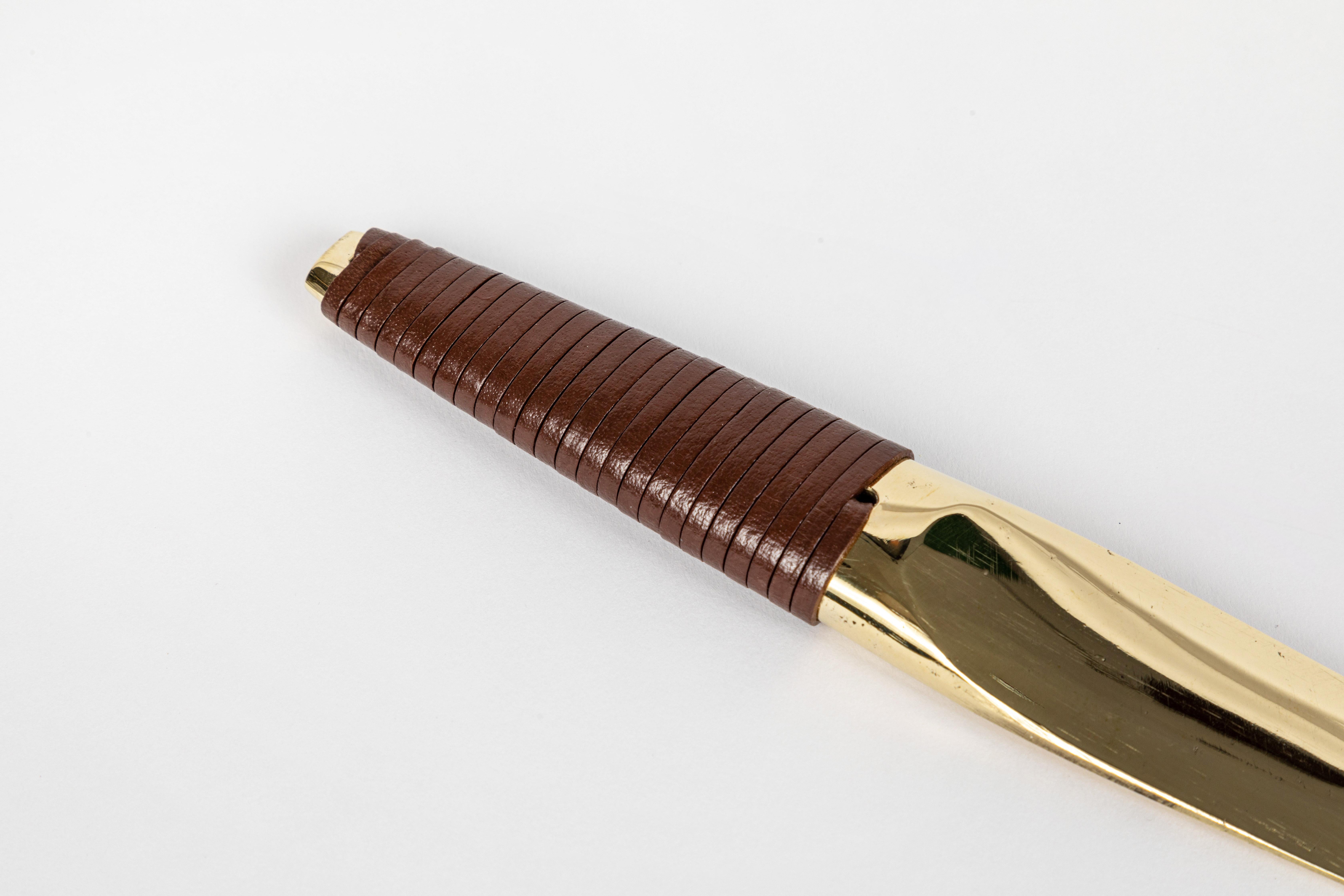 Carl Auböck Modell #4233 Messing und Leder Papier Messer (Moderne der Mitte des Jahrhunderts) im Angebot