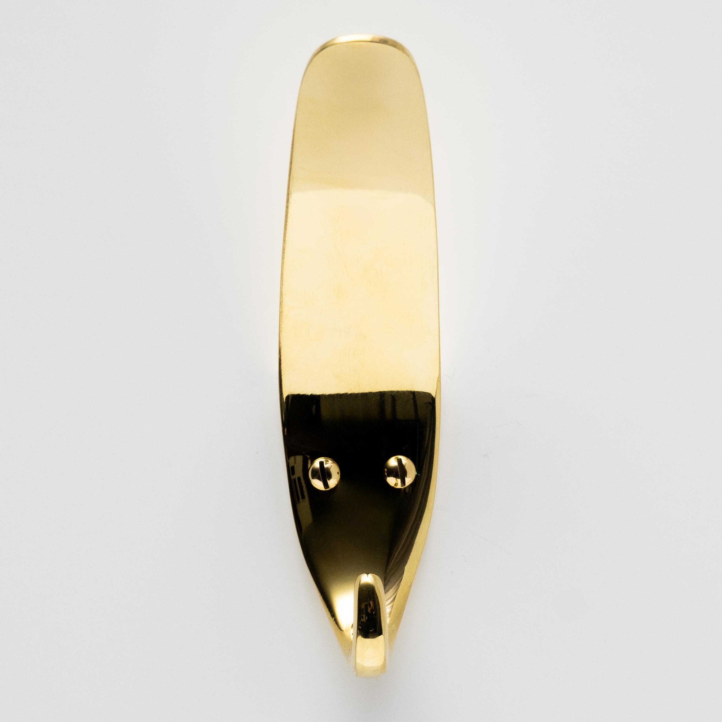 Carl Auböck Modello #4329 Gancio in ottone lucido.

Disegnato negli anni '50, questo gancio da parete versatile e minimalista di metà secolo è realizzato in ottone patinato, ottone lucido o nichel lucido da Werkstätte Carl Auböck, Austria. Questo