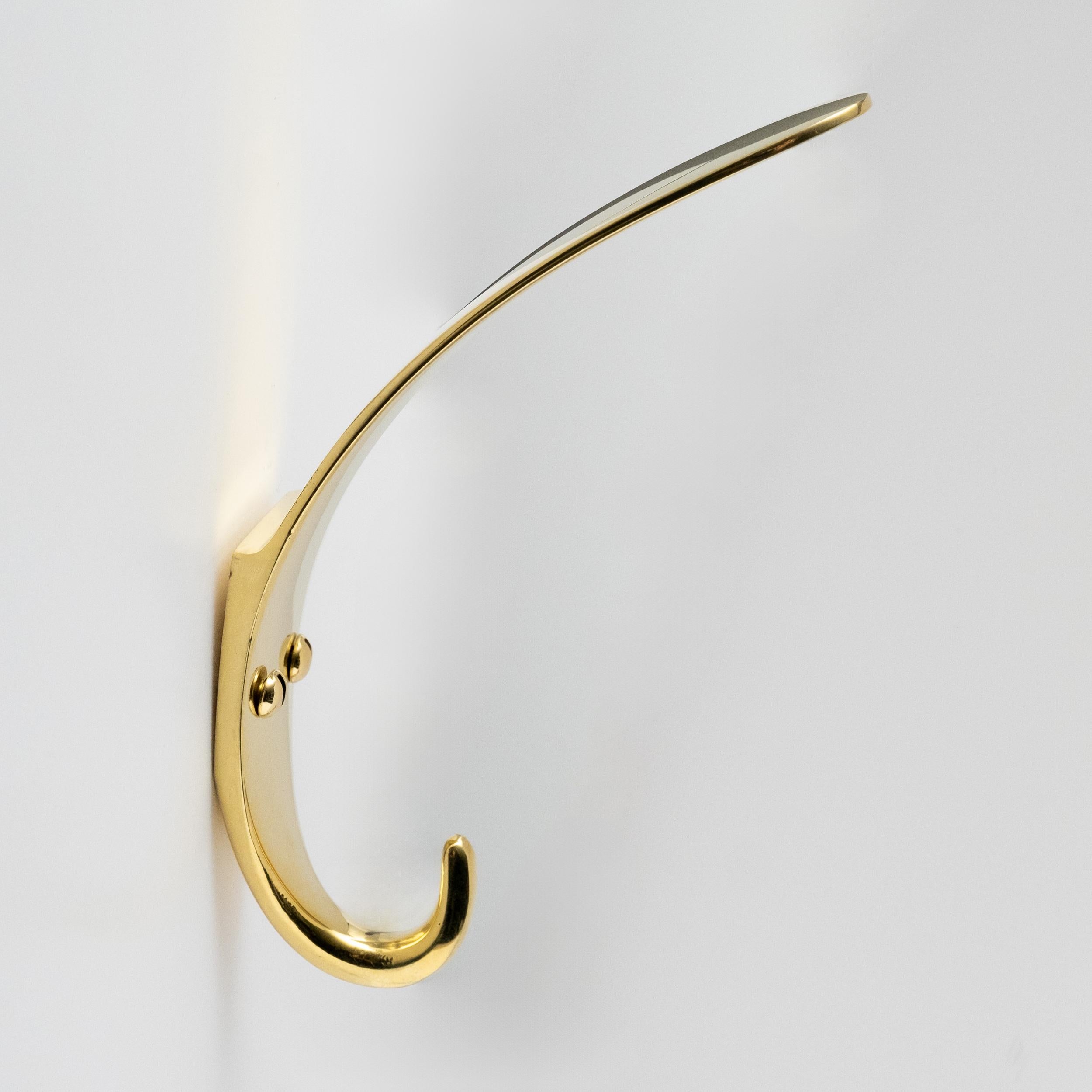 XXI secolo e contemporaneo Carl Auböck Modello #4329 Gancio in ottone lucidato in vendita