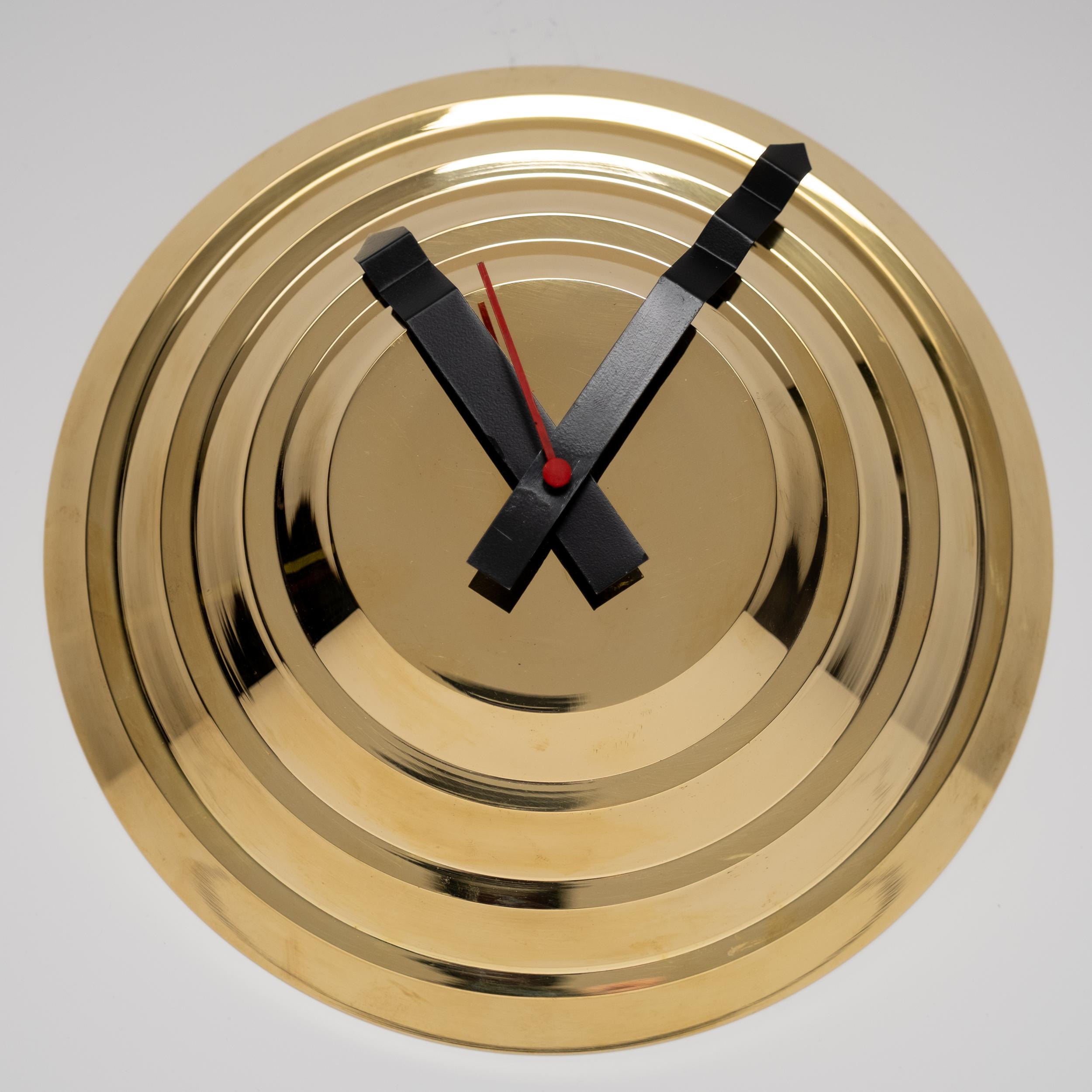 XXI secolo e contemporaneo Orologio da parete in ottone di Carl Auböck modello #4629 'Stufenuhr' in vendita