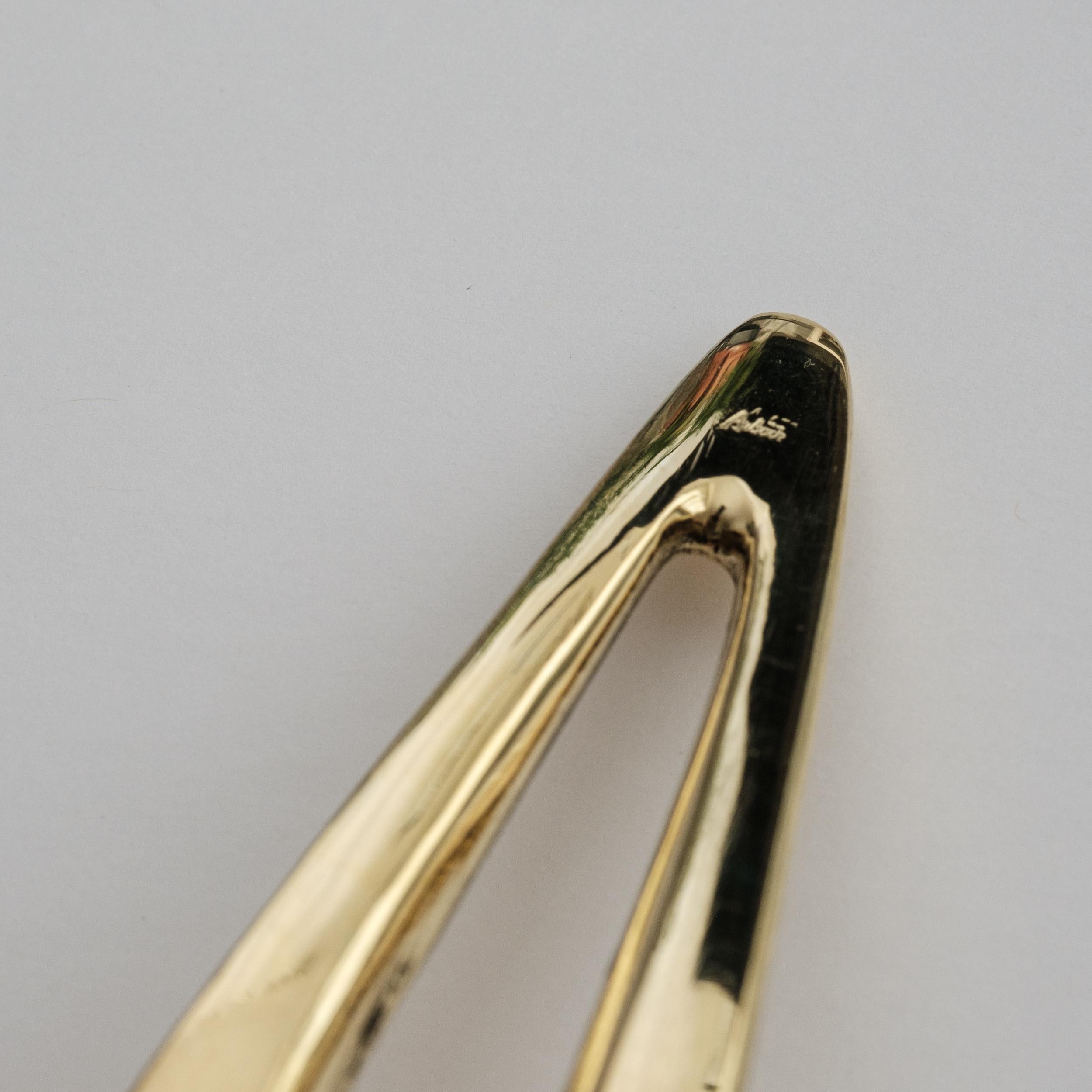 Austriaco Carl Auböck Modello #4994 Gancio in ottone lucidato in vendita