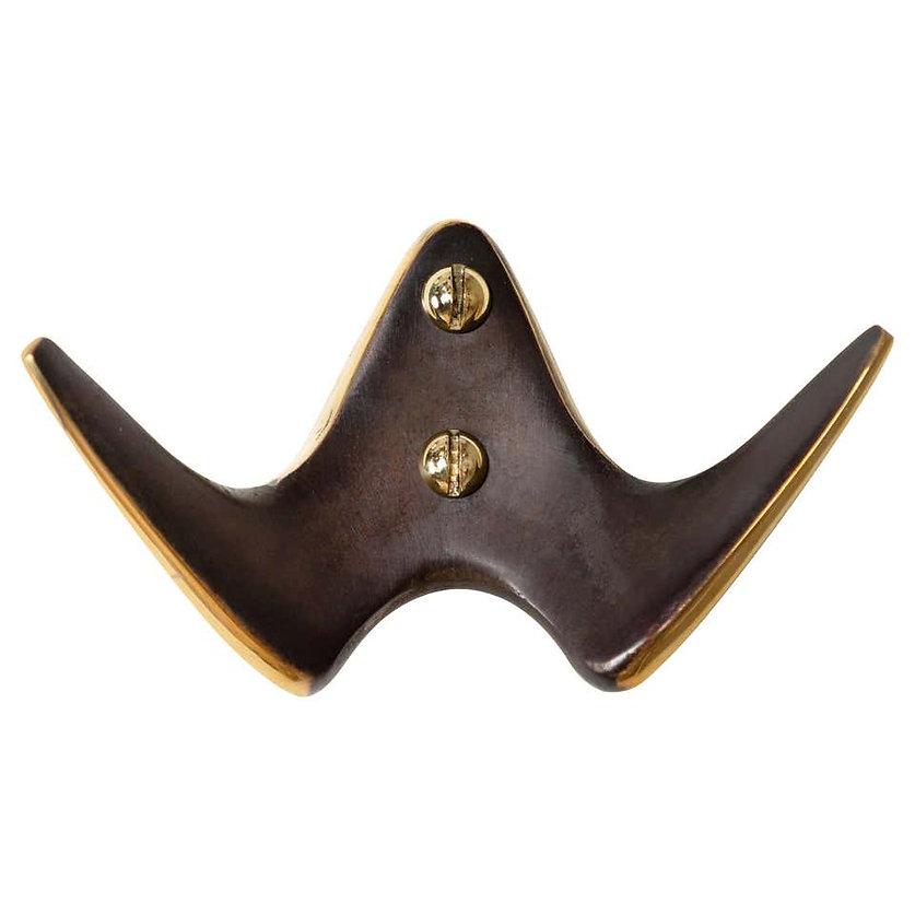 XXI secolo e contemporaneo Carl Auböck Modello #4995 Gancio a parete in ottone lucido in vendita