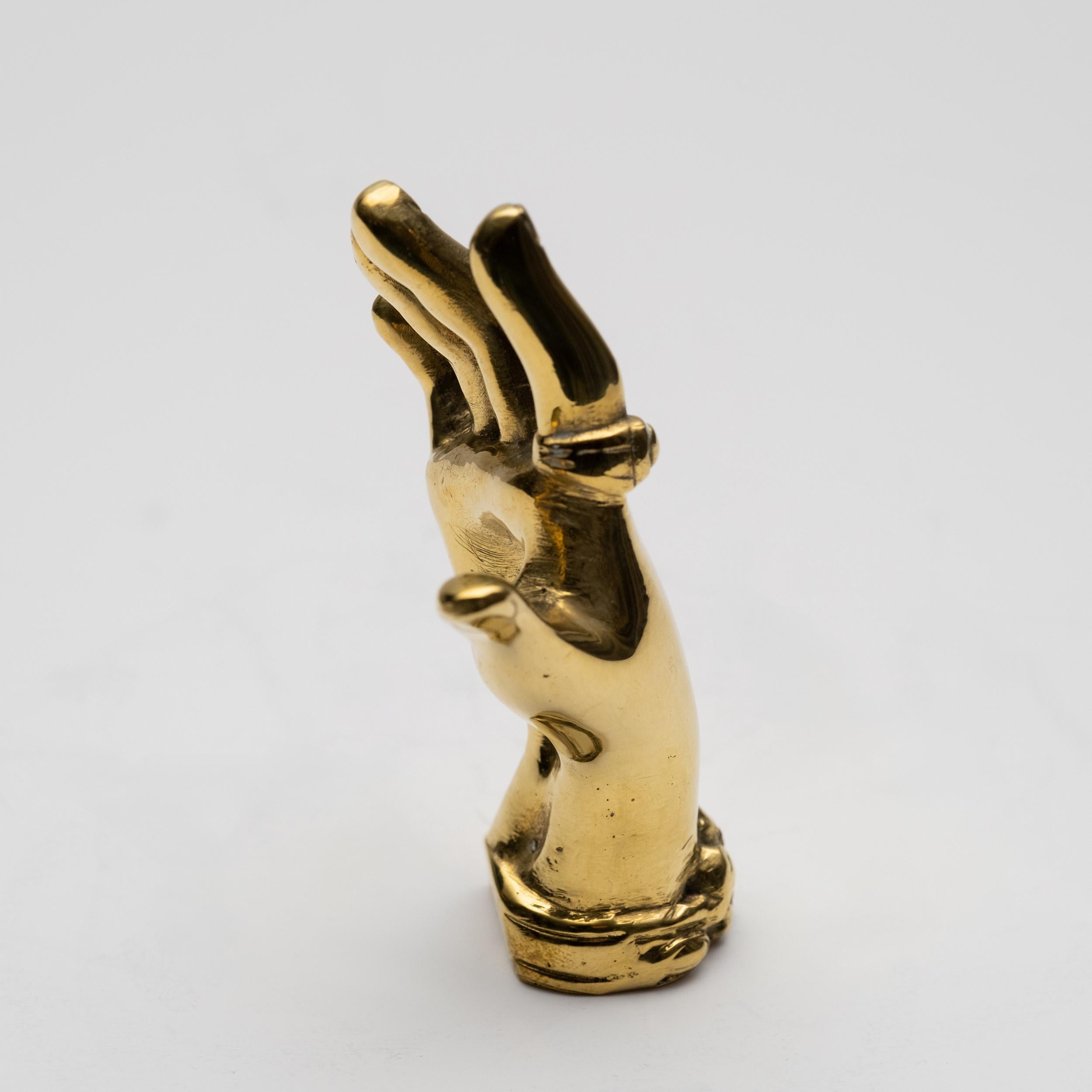 Lucidato Carl Auböck Modello #5275 'Mano Zumbusch' Scultura in ottone in vendita