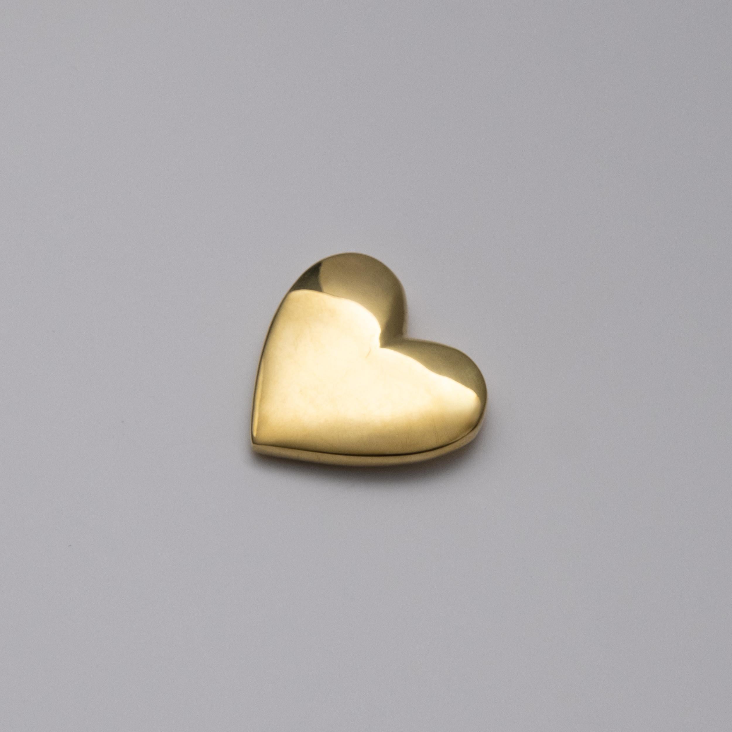 Carl Auböck Modèle #5371 Presse-papier en laiton poli 'Heart' (coeur) en vente 1