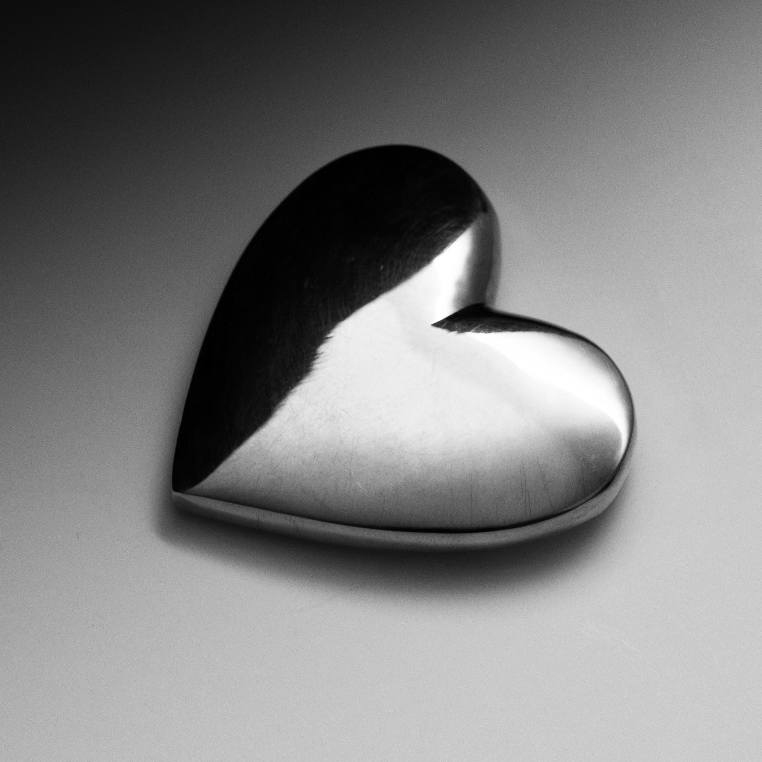 Carl Auböck Modello #5371 'Cuore' Fermacarte in nichel lucido in vendita 1