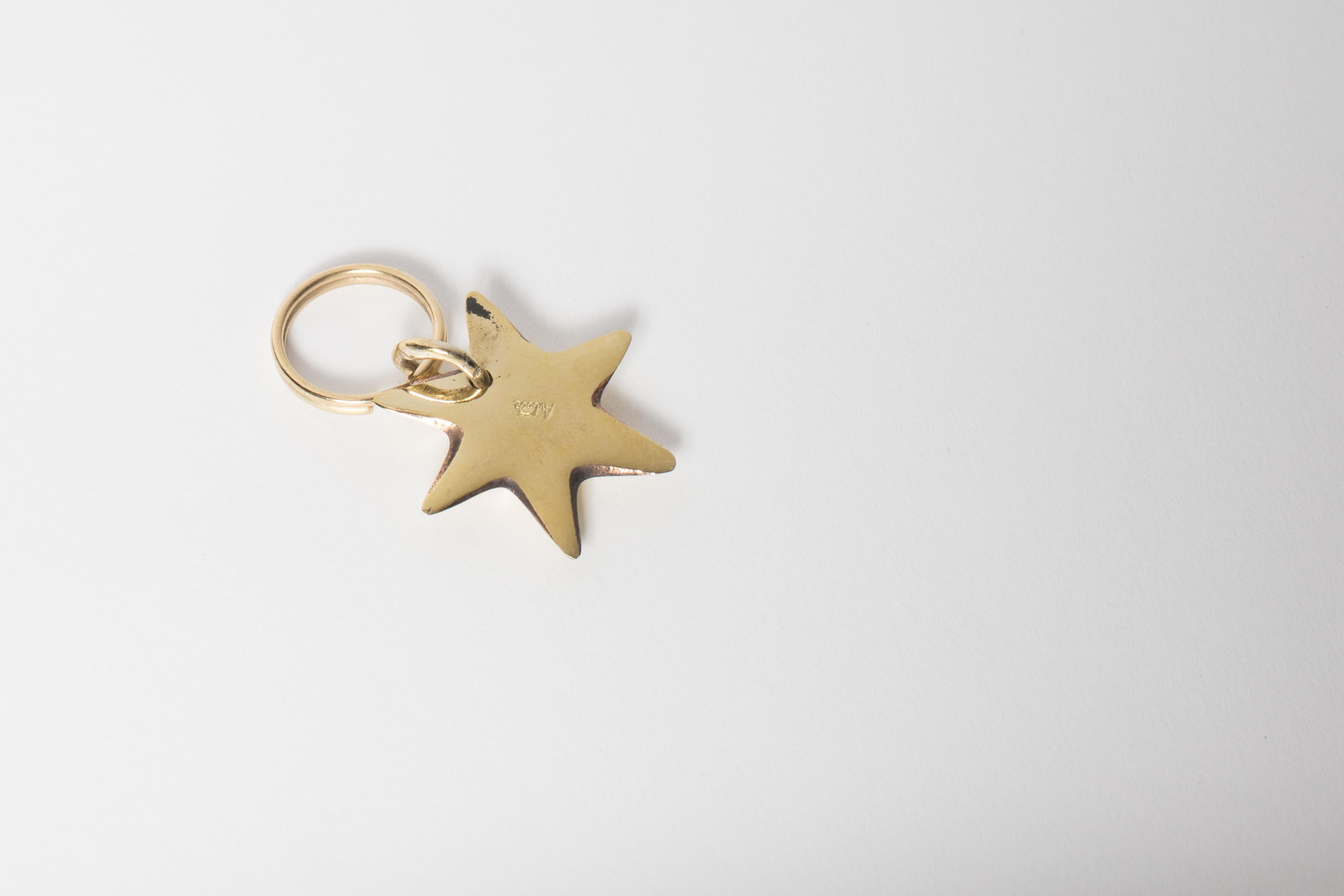 Carl Auböck Model #5615 'Star' Solid Brass Keyring with Signature In New Condition For Sale In Glendale, CA