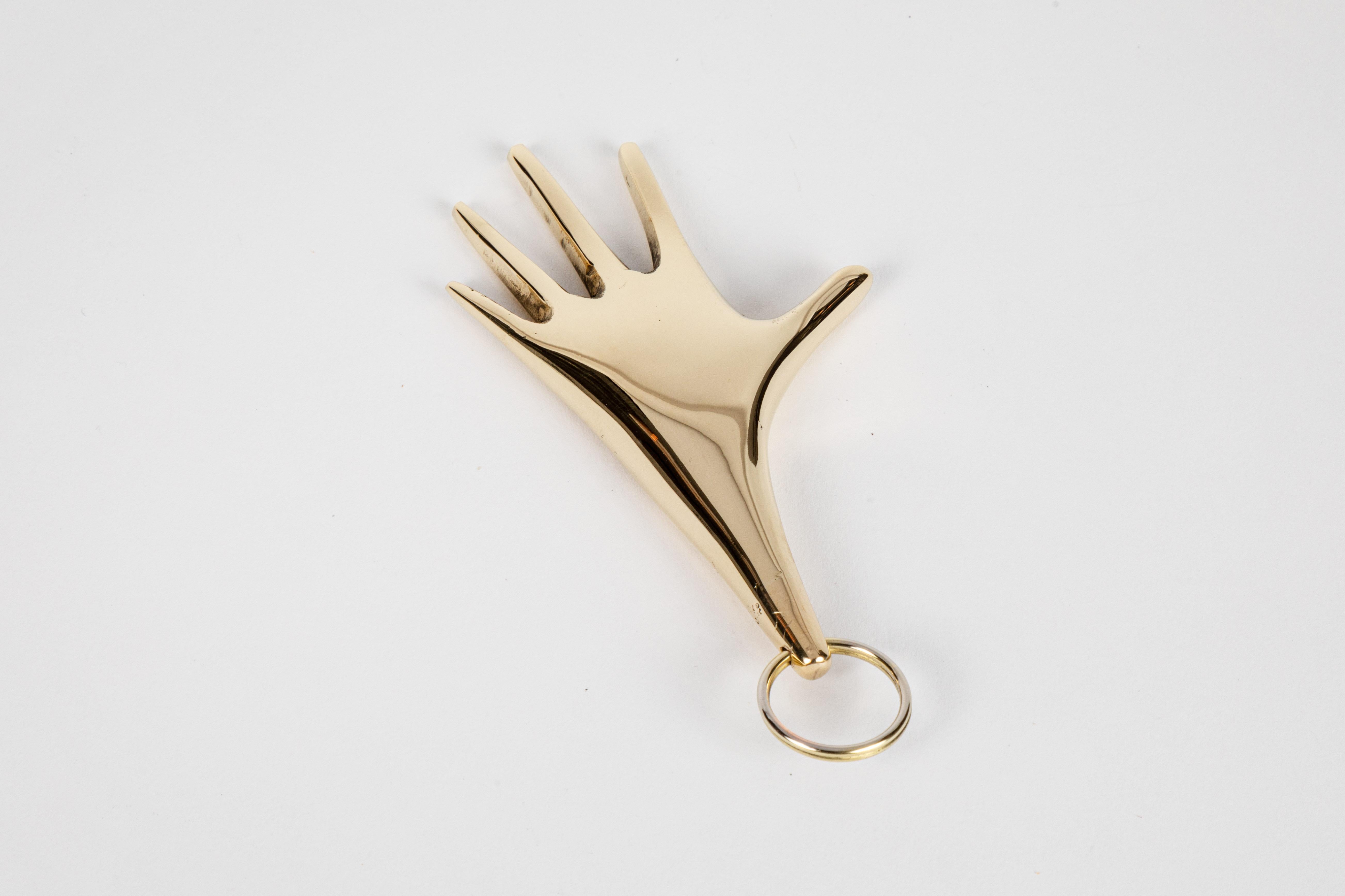 Carl Auböck Modell #5732 'Hand' Schlüsselanhänger aus Messing im Angebot 3