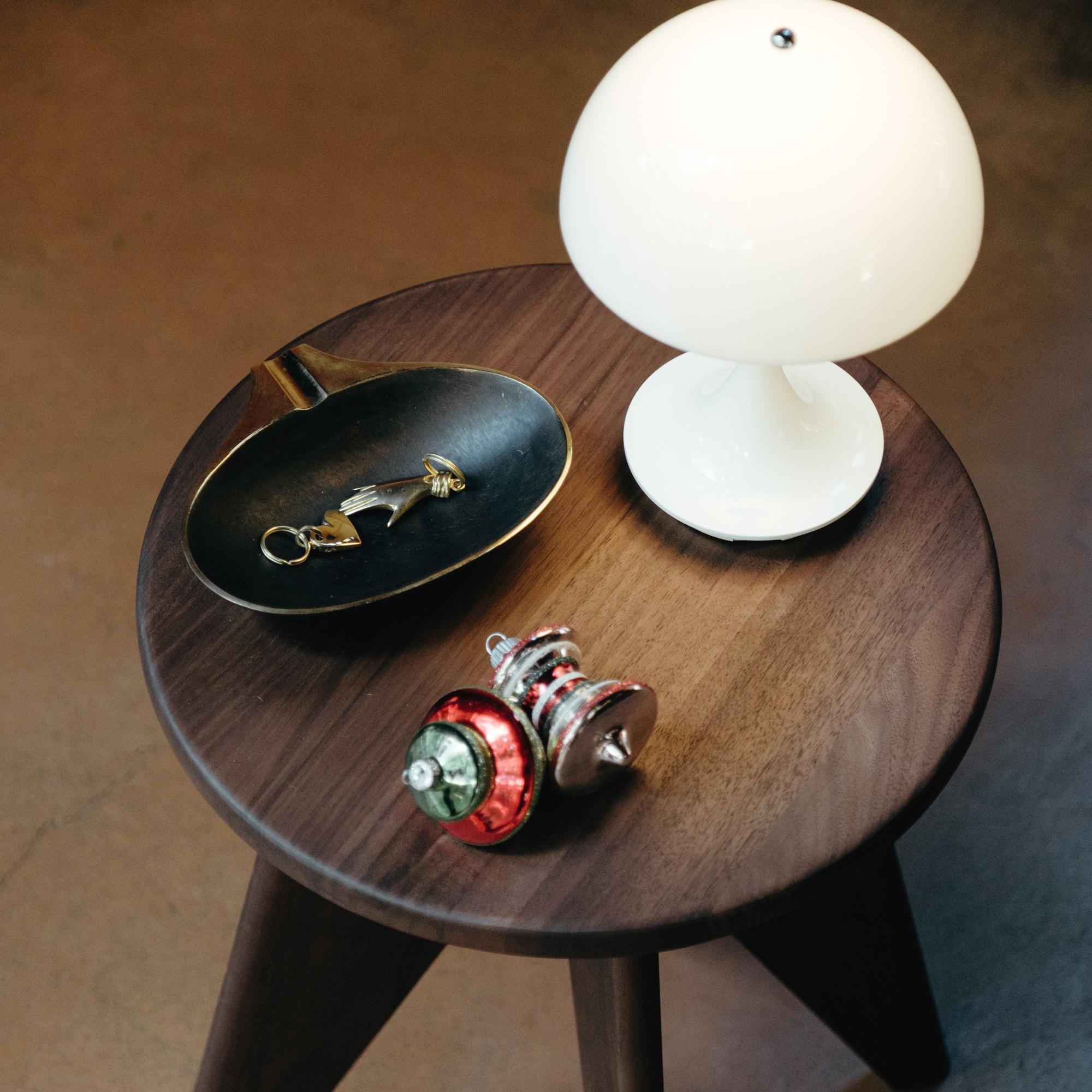 Patiné Carl Auböck Modèle #5734 Figurine en laiton 'Hand' Porte-clés en vente