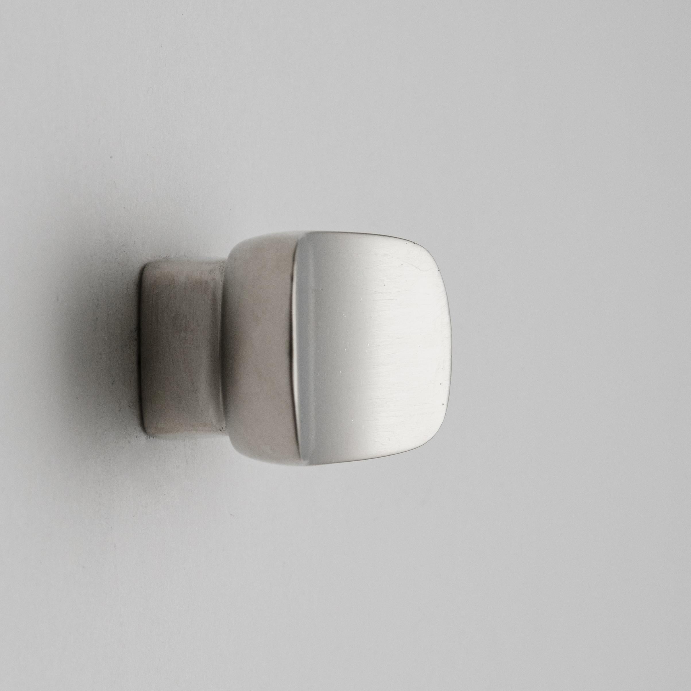 Carl Auböck Model #9038 knob in nickel.

Designed in the 1950s, this versatile and Minimalist Viennese knob is executed in softly brushed nickel by Werkstätte Carl Auböck, Austria. Its minimalist design combines clean form with