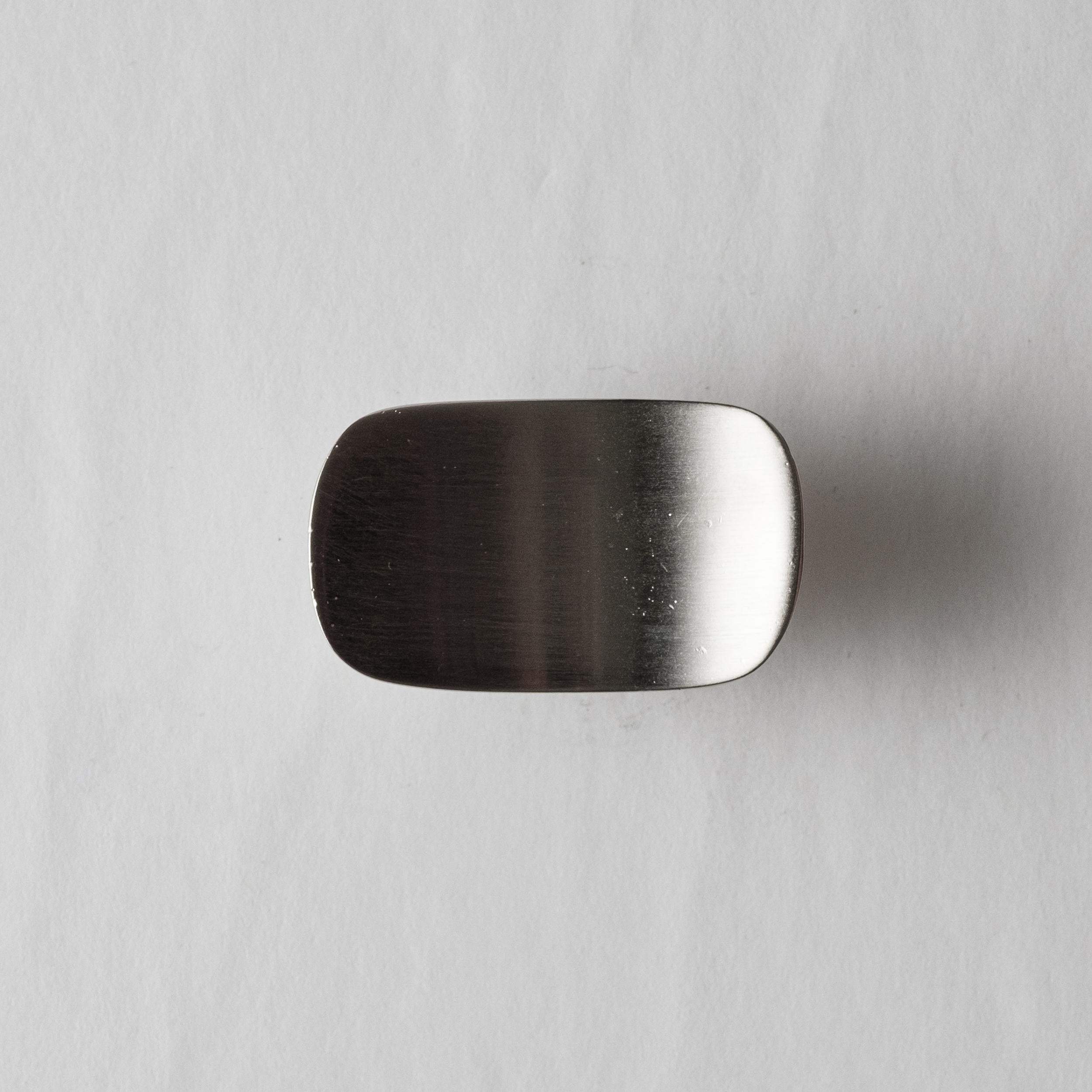 Brossé Carl Auböck Modèle #9038 Bouton en nickel en vente