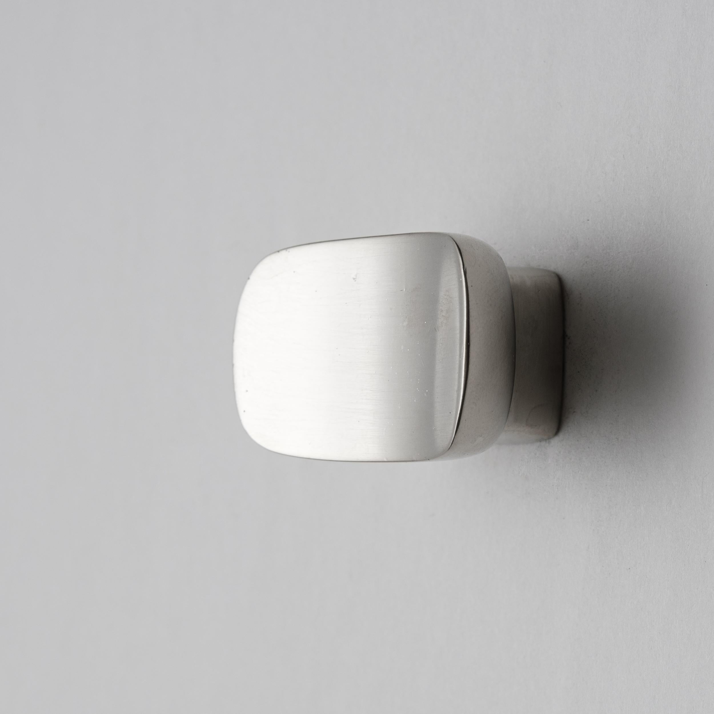 Carl Auböck Modèle #9038 Bouton en nickel Neuf - En vente à Glendale, CA