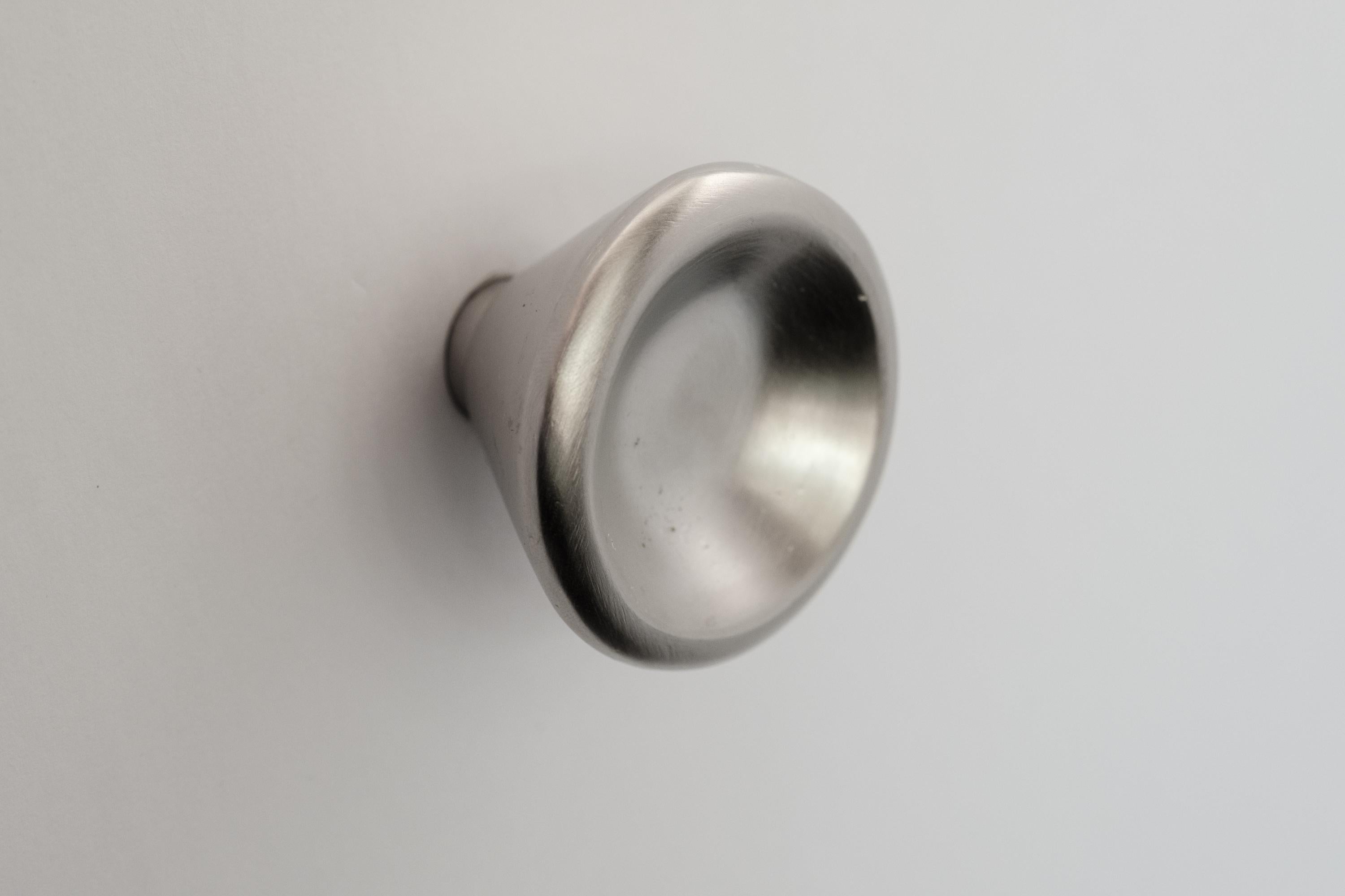 Carl Auböck Model #8040-1 Knob in Nickel.

Designed in the 1950s, this versatile and Minimalist Viennese knob is executed in brushed nickel by Werkstätte Carl Auböck, Austria. Its minimalist design combines clean form with functionality.

Produced