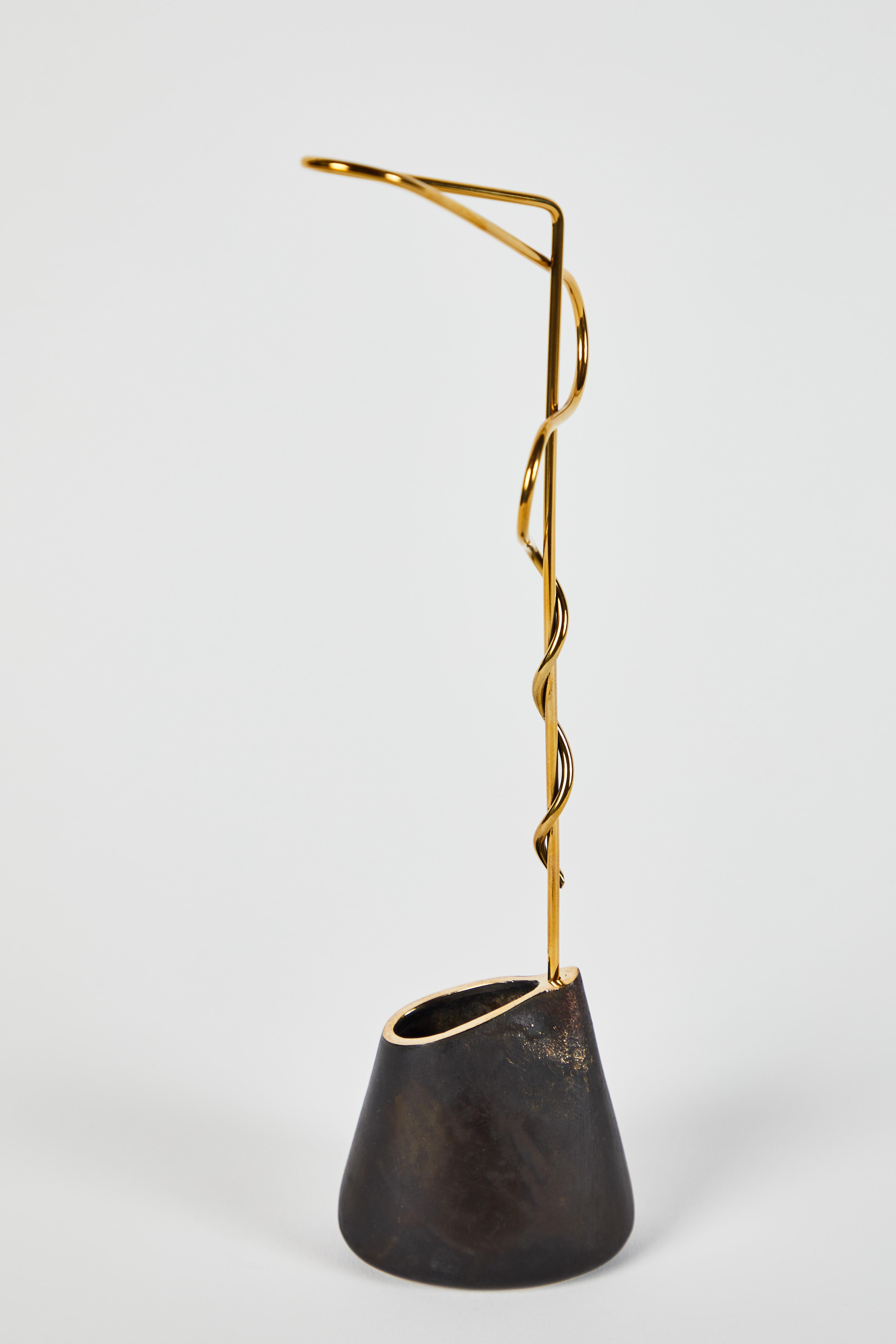 Mid-Century moderno Vaso in ottone Carl Auböck modello #7240 in vendita