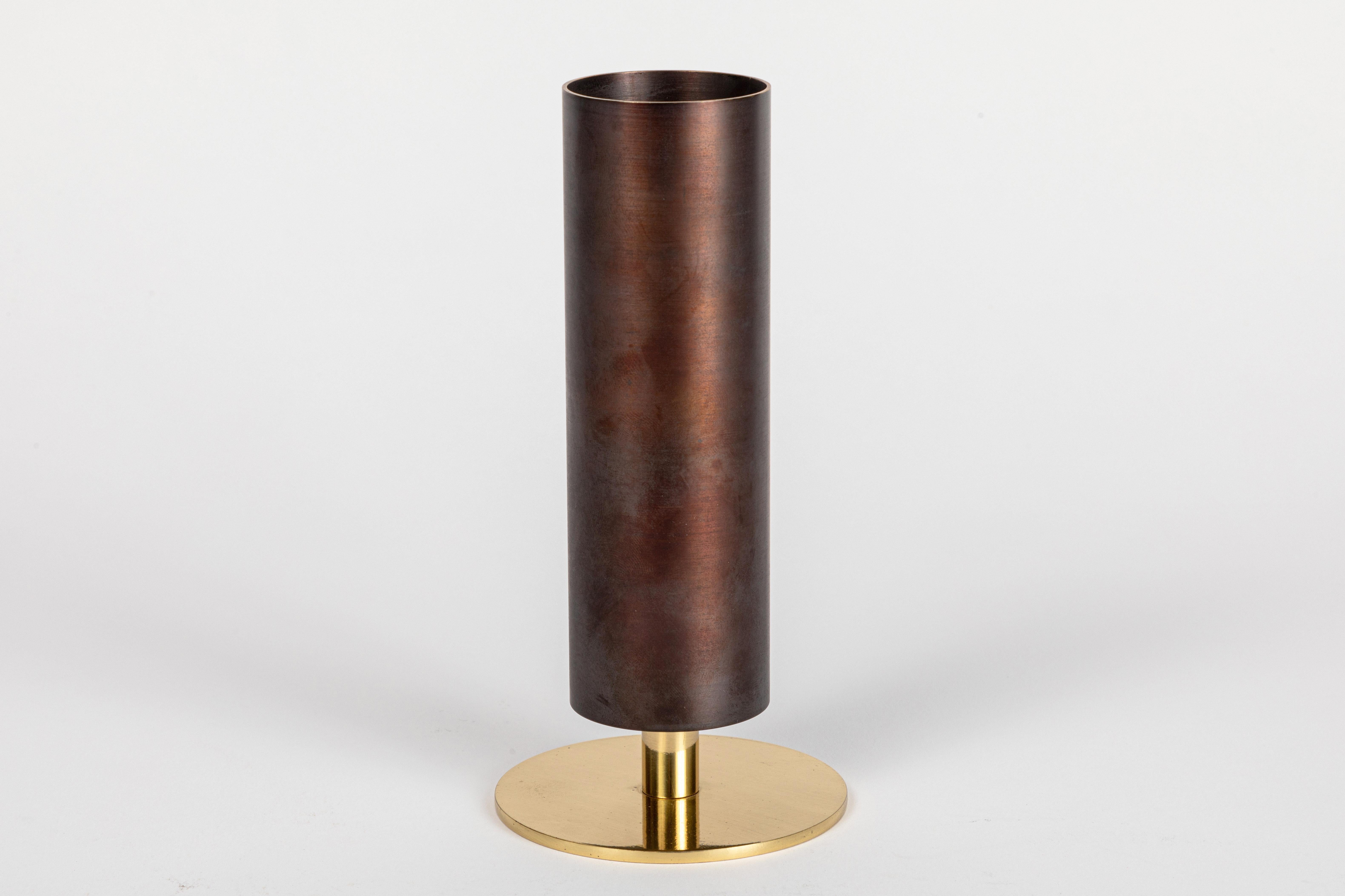 Mid-Century moderno Vaso in ottone Carl Auböck modello #7247 in vendita