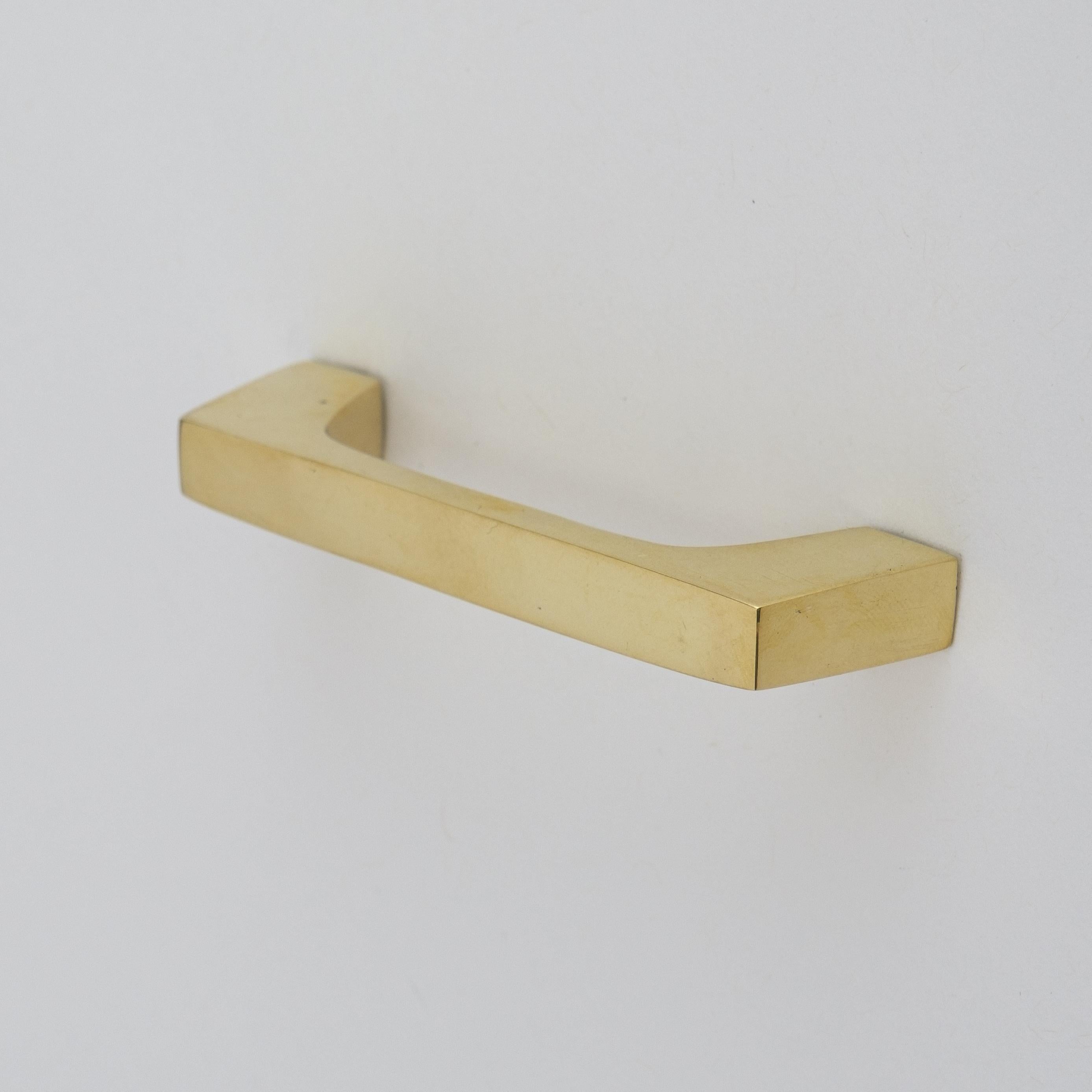 Carl Auböck Model #9035-1 polished brass drawer pull.

Designed in the 1950s, this versatile and Minimalist Viennese drawer pull is executed in polished brass by Werkstätte Carl Auböck, Austria. Its minimalist design combines clean form with