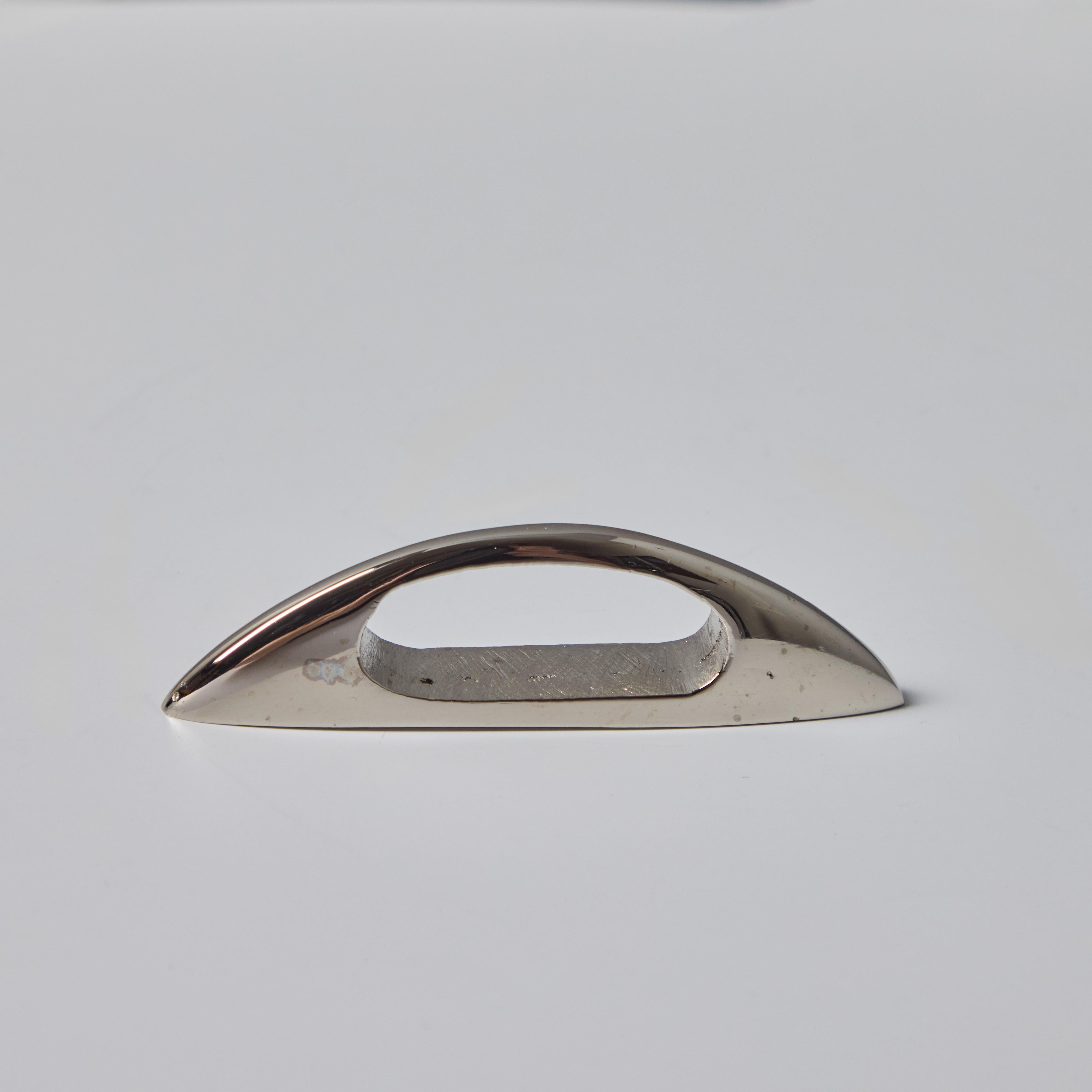 Carl Auböck Model #9037 'Bow' Nickel Drawer Pull

Designed in the 1950s, this versatile and Minimalist Viennese drawer pull is executed in choice of polished brass or polished nickel-plated brass by Werkstätte Carl Auböck, Austria. Its minimalist
