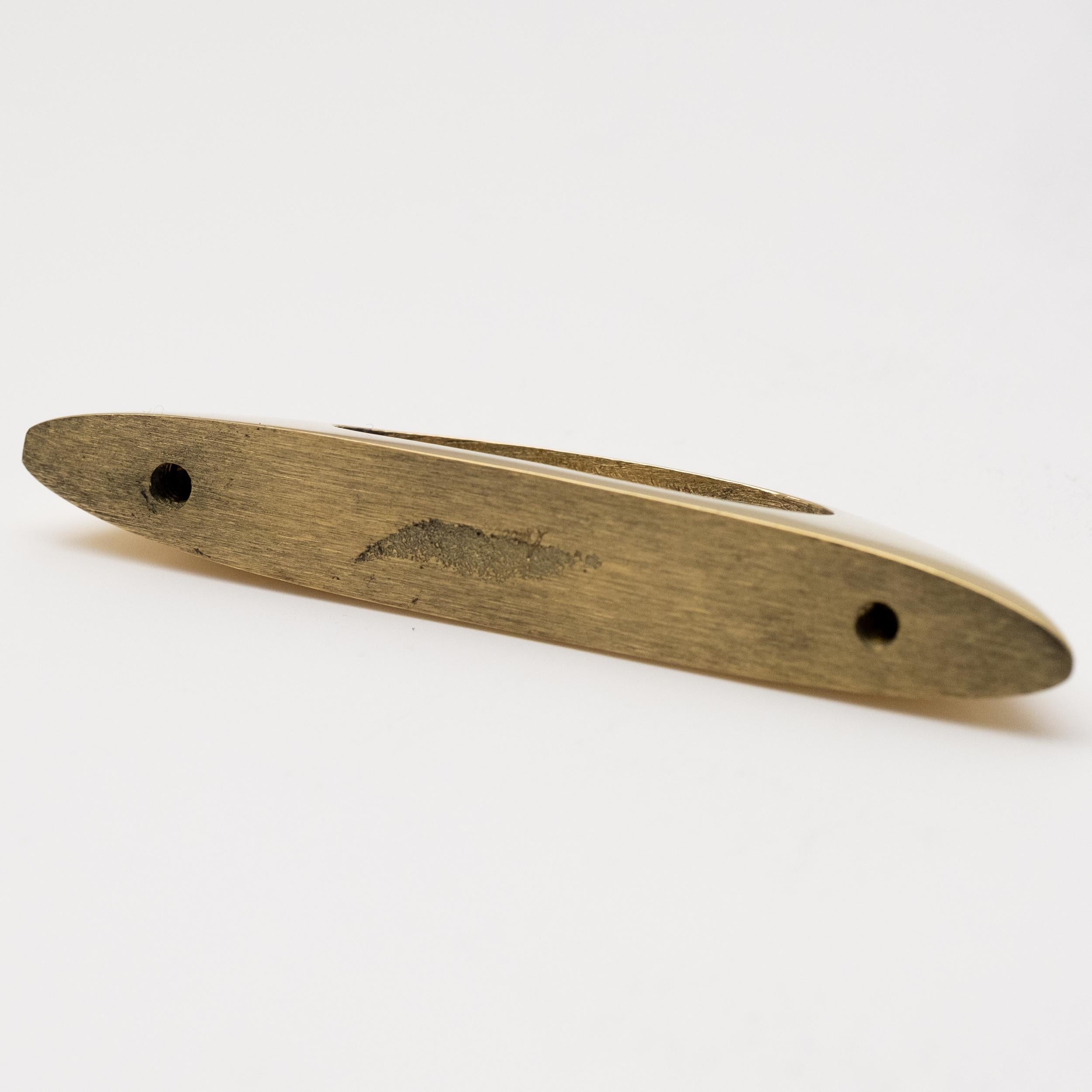 Carl Auböck Model #9037 'Bow' Polished Brass Drawer Pull For Sale 4
