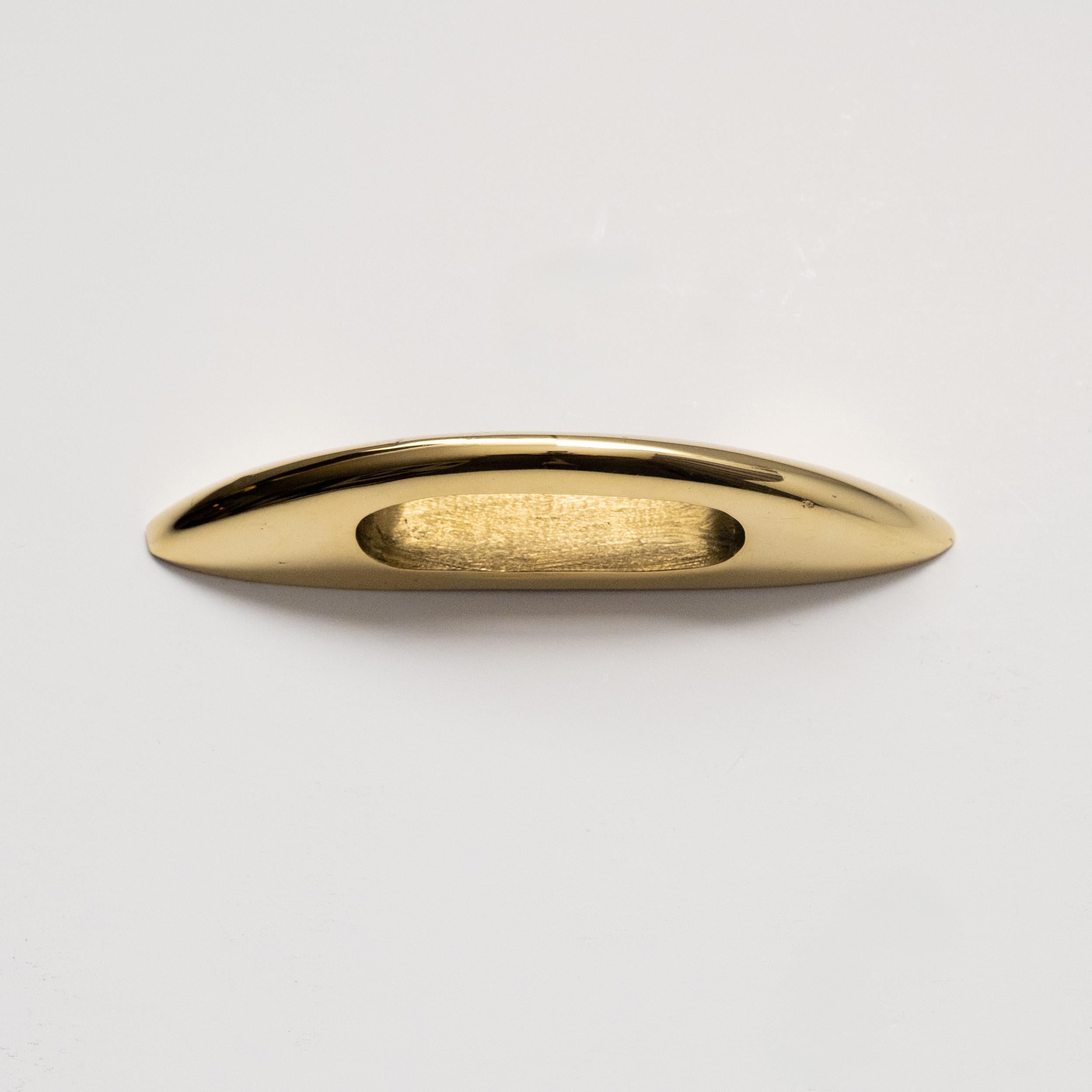 Carl Auböck Model #9037 'Bow' Polished Brass Drawer Pull For Sale 5
