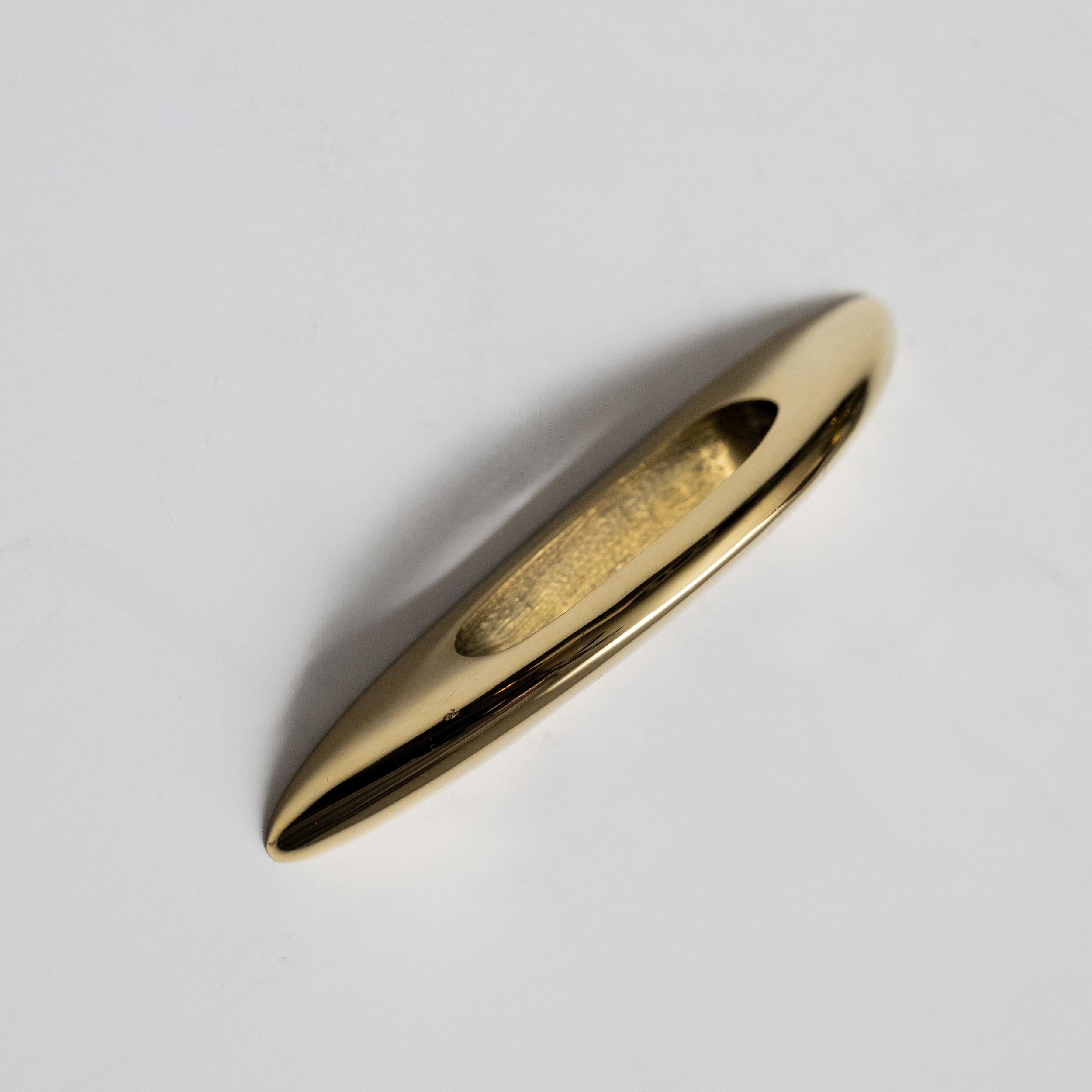 Carl Auböck Model #9037 'Bow' Polished Brass Drawer Pull In New Condition For Sale In Glendale, CA