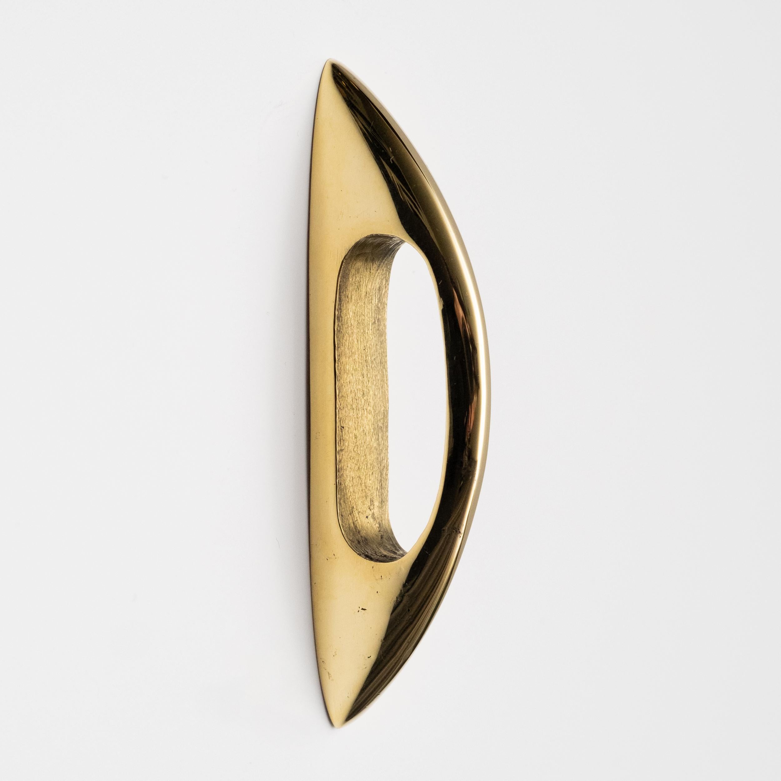 Carl Auböck Model #9037 'Bow' Polished Brass Drawer Pull For Sale 1