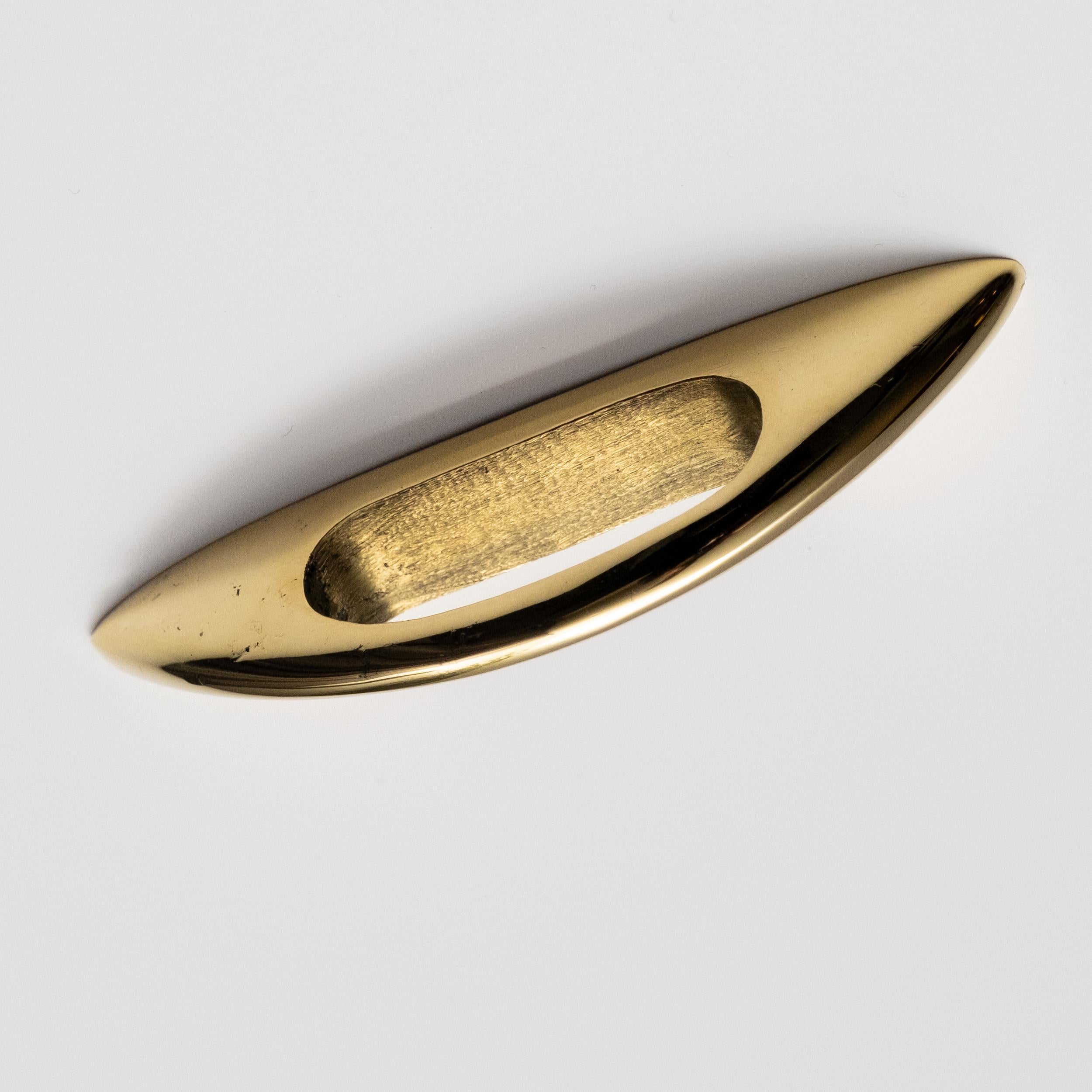Carl Auböck Model #9037 'Bow' Polished Brass Drawer Pull For Sale 2