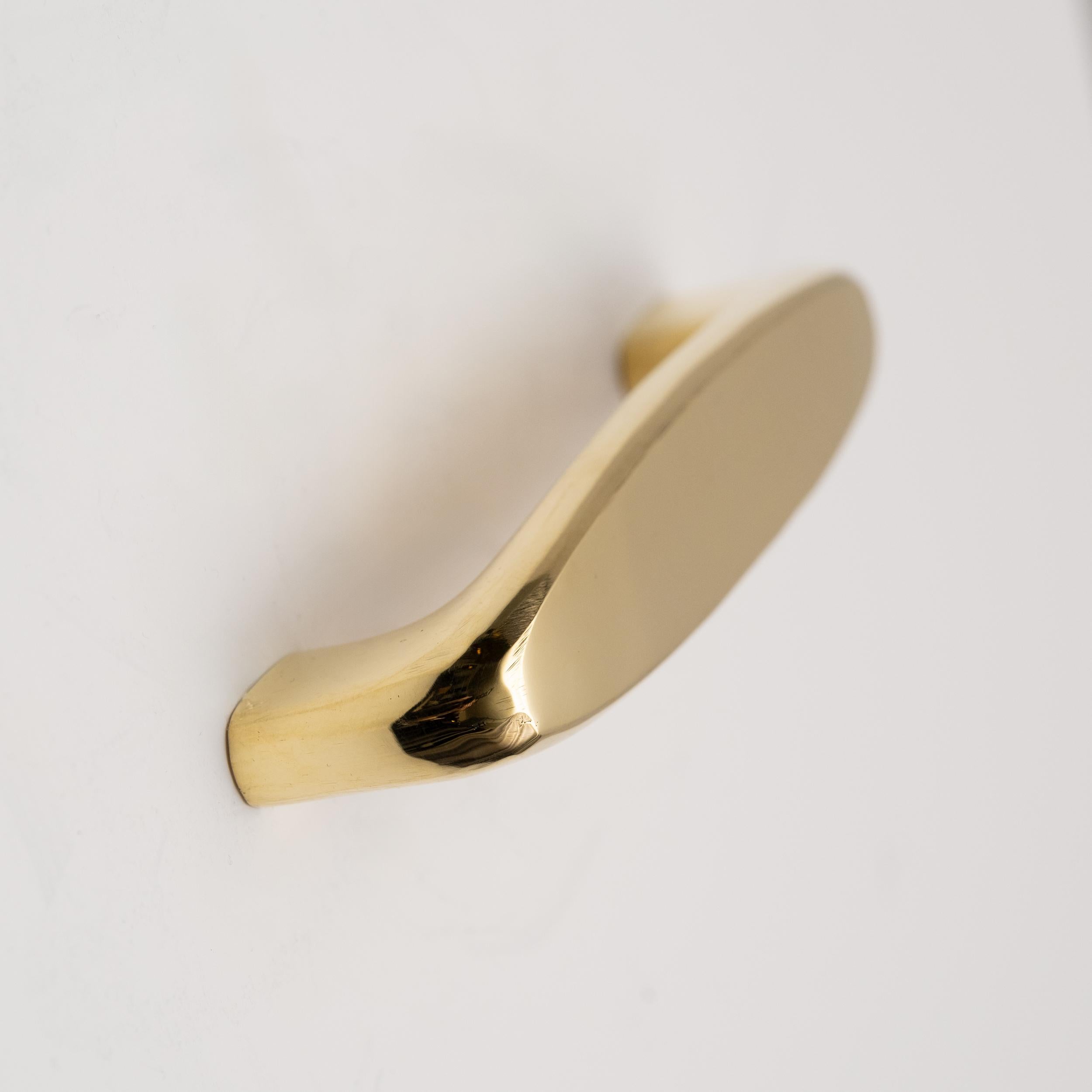 Carl Auböck Model #9050 'Chunky Grip' Polished Brass Drawer Pull For Sale 4