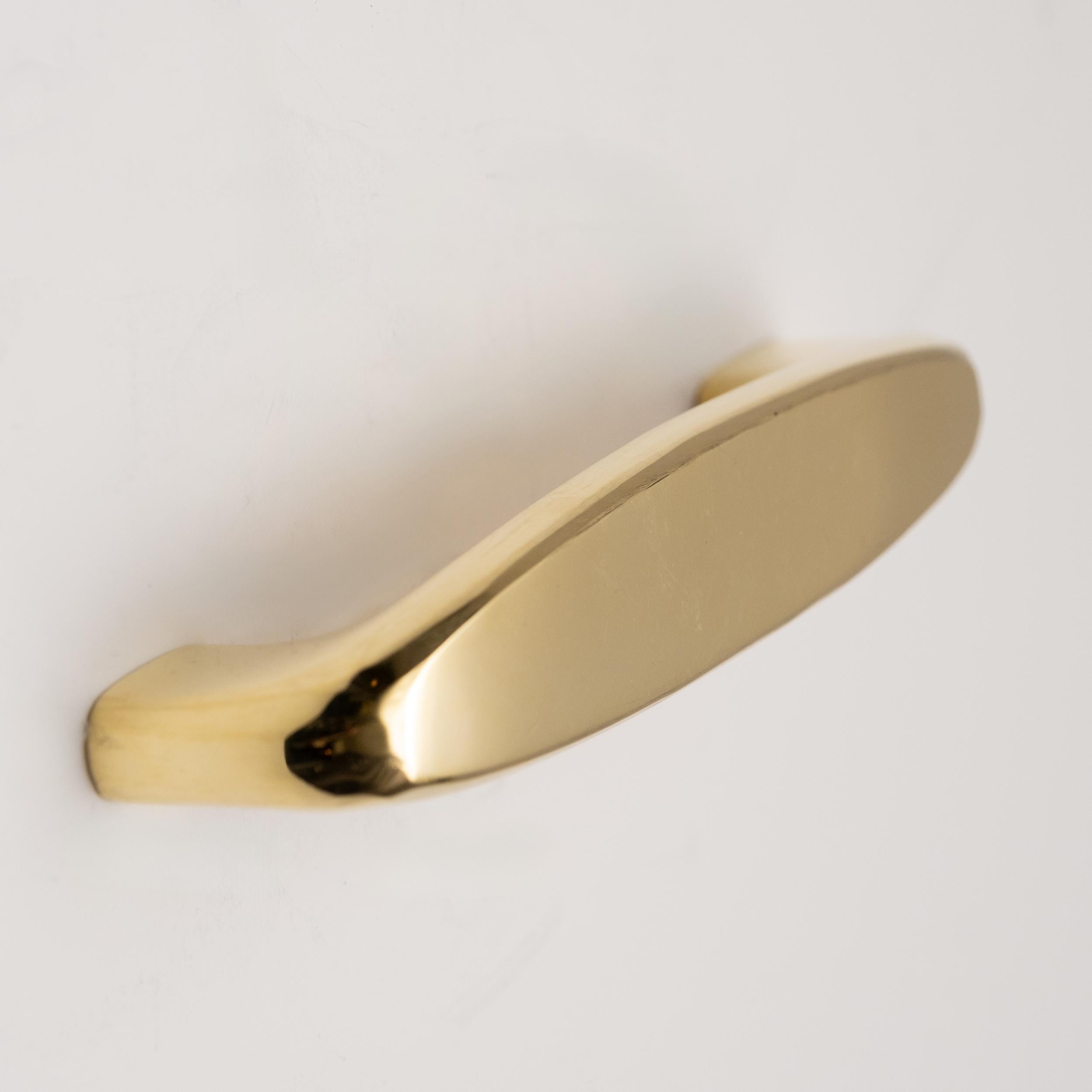 Carl Auböck Model #9050 'Chunky Grip' Polished Brass Drawer Pull For Sale 5