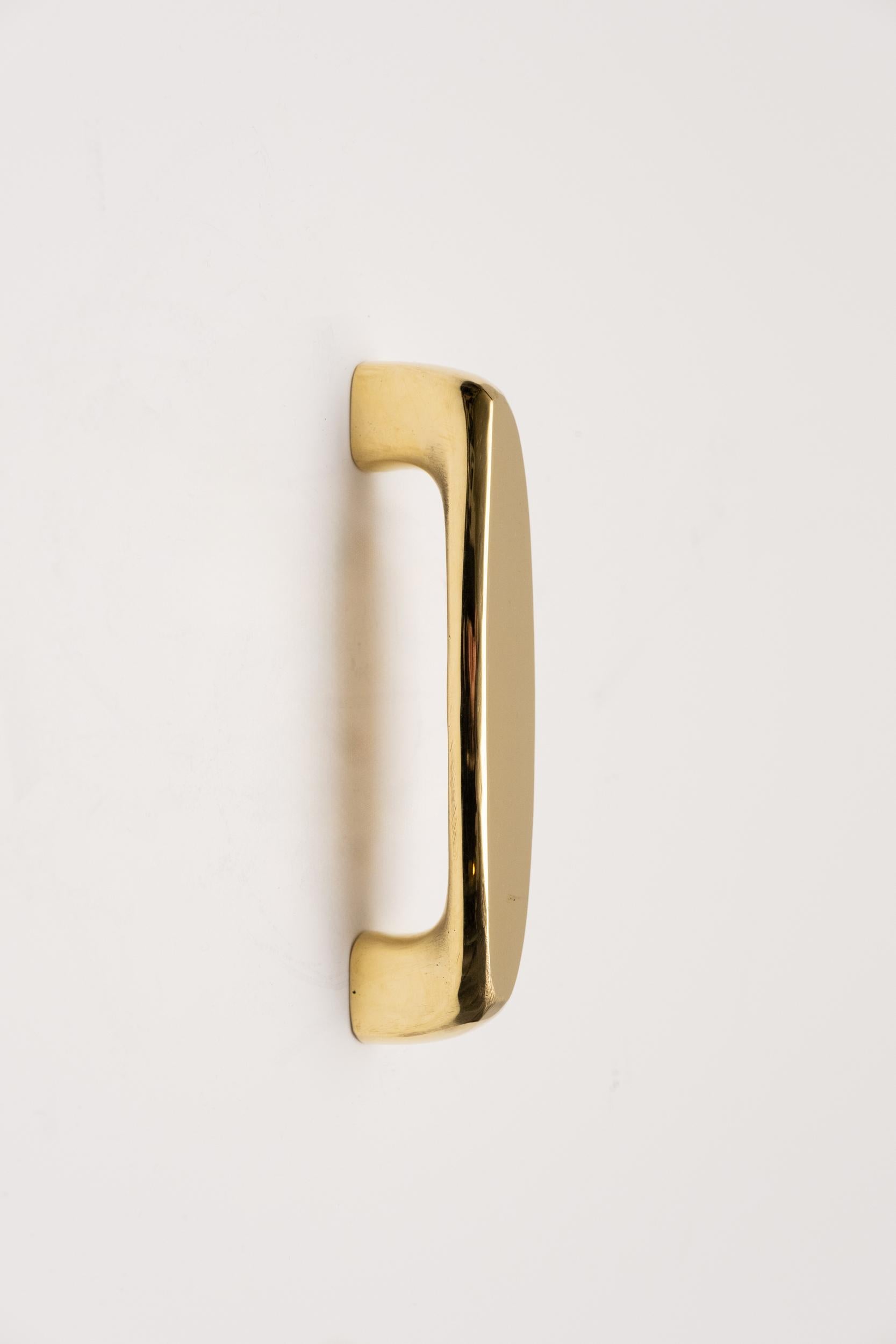 Carl Auböck Model #9050 'Chunky Grip' Polished Brass Drawer Pull For Sale 10