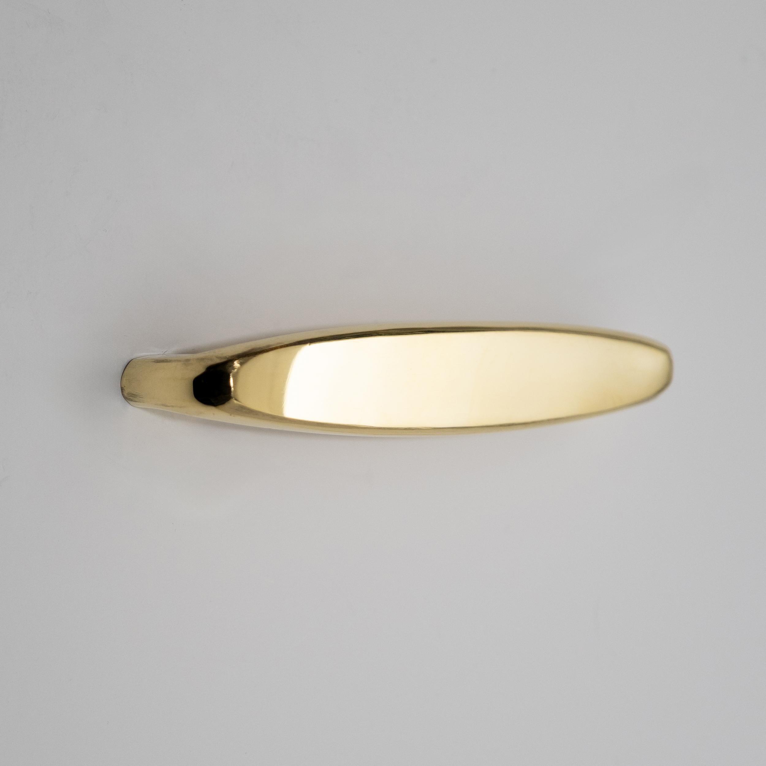 Carl Auböck Model #9050 'Chunky Grip' Polished Brass Drawer Pull

Designed in the 1950s, this versatile and Minimalist Viennese drawer pull is executed in choice of polished brass or nickel-plated brass by Werkstätte Carl Auböck, Austria. Its