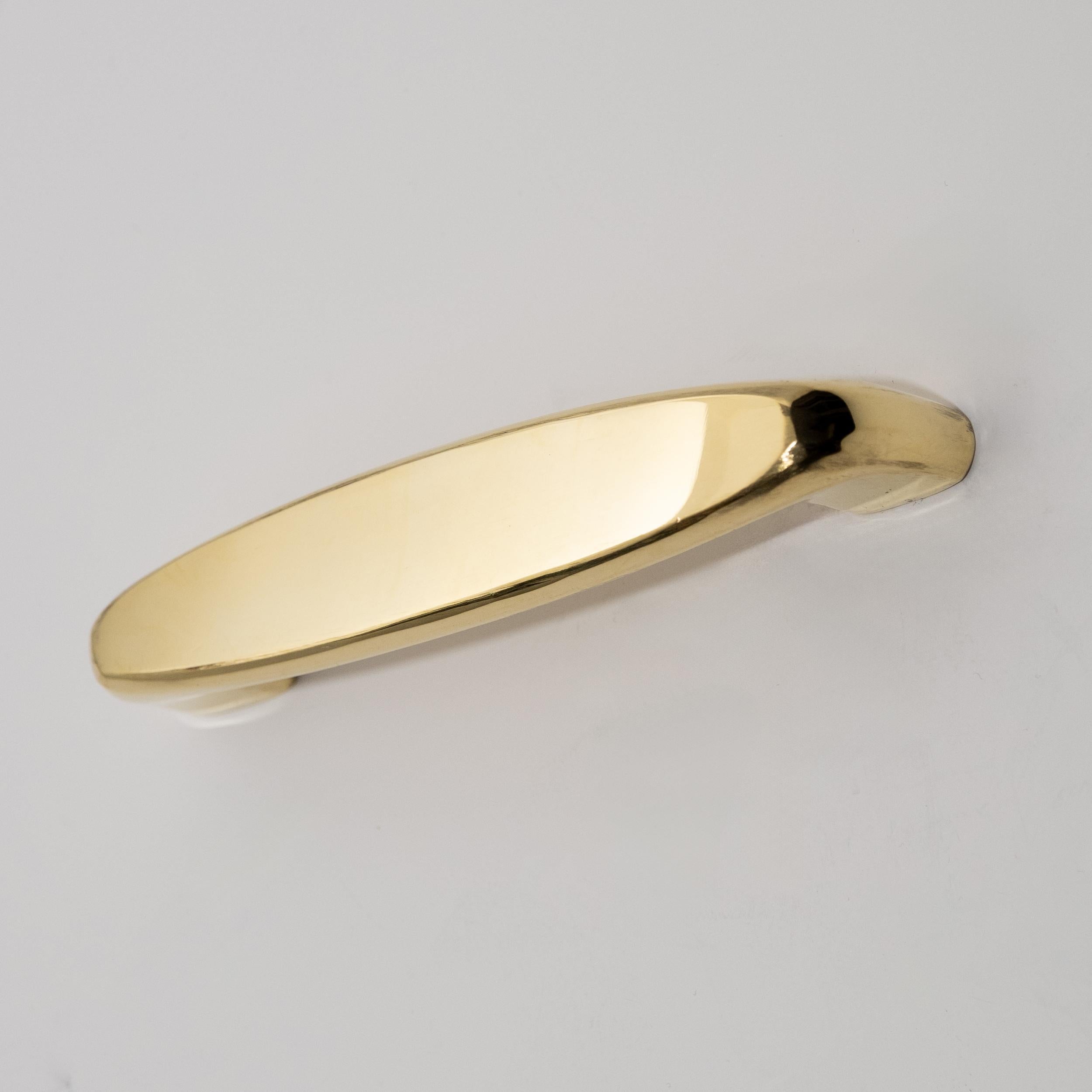Austrian Carl Auböck Model #9050 'Chunky Grip' Polished Brass Drawer Pull For Sale