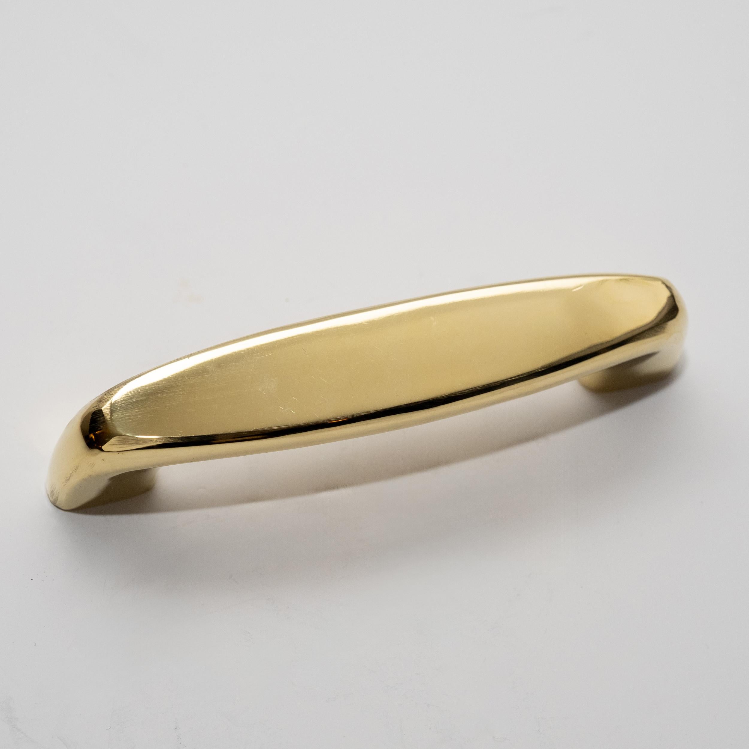Carl Auböck Model #9050 'Chunky Grip' Polished Brass Drawer Pull For Sale 1