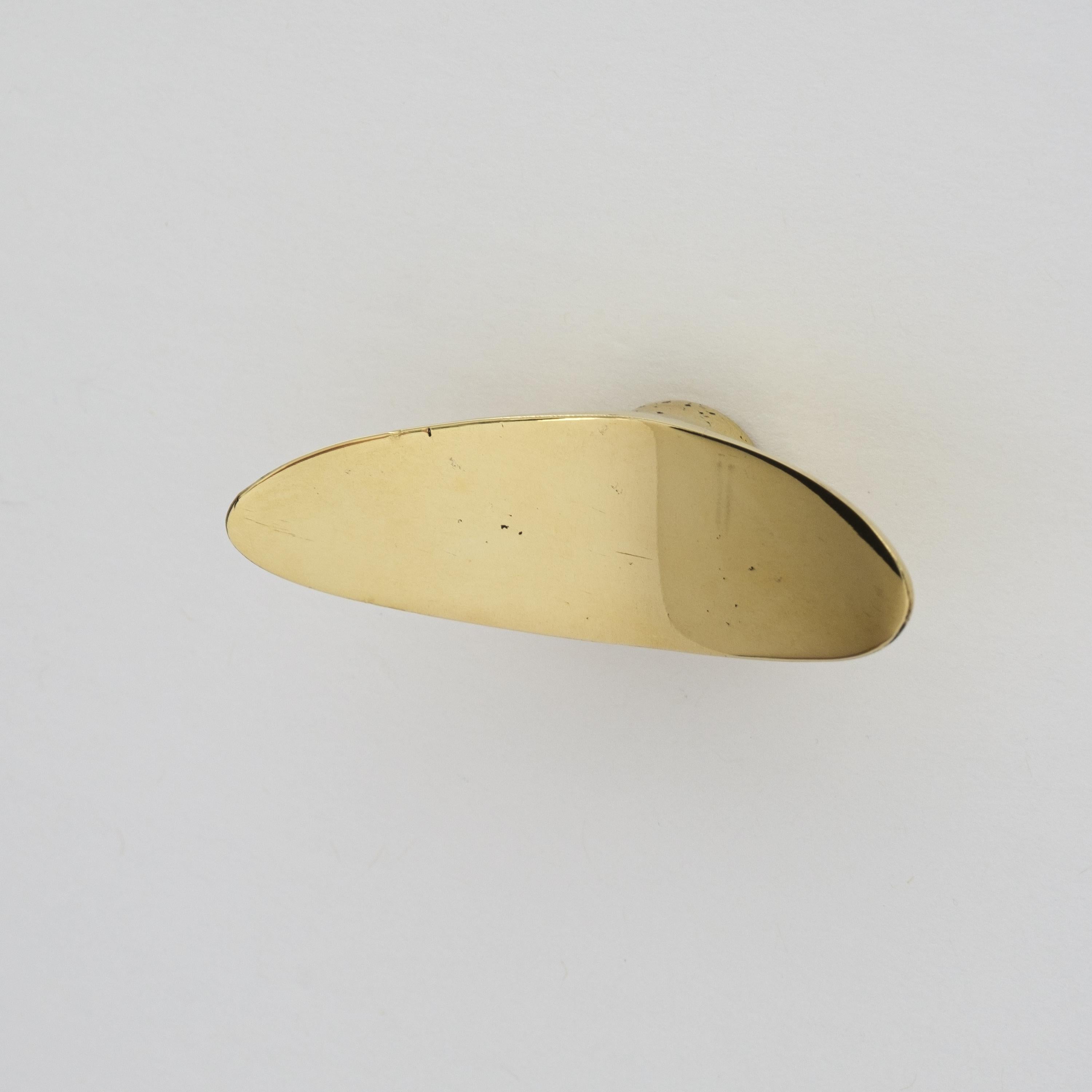 Carl Auböck Model #9070-1 Polished Brass Drawer Pull For Sale 3