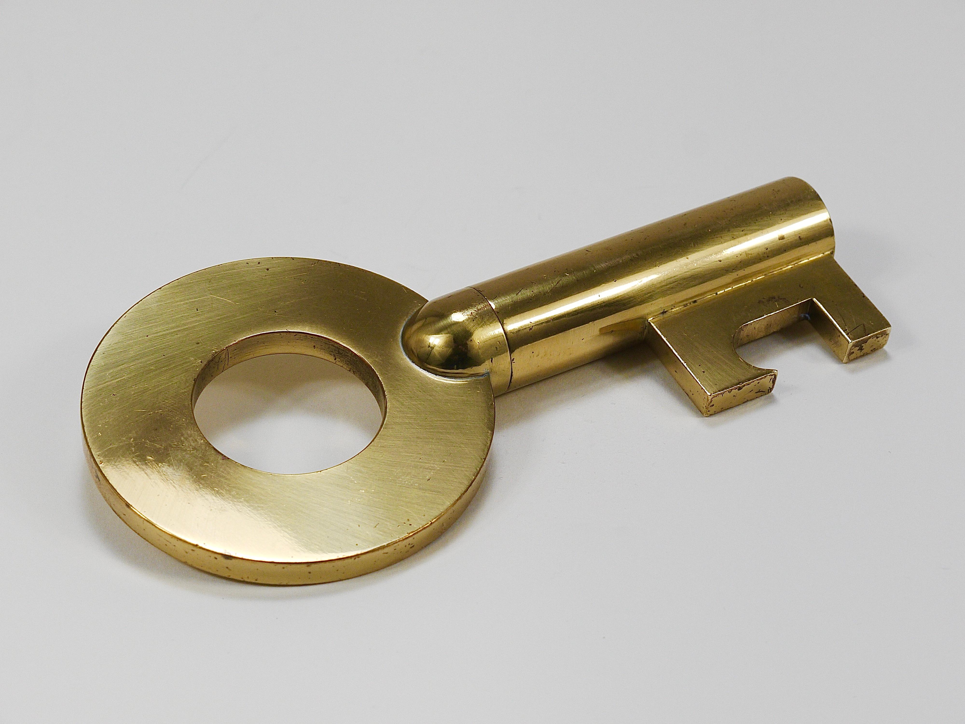 Carl Auböck Modern Key Großer Messingkorkenzieher, Flaschenöffner, Österreich, 1950er Jahre im Angebot 2