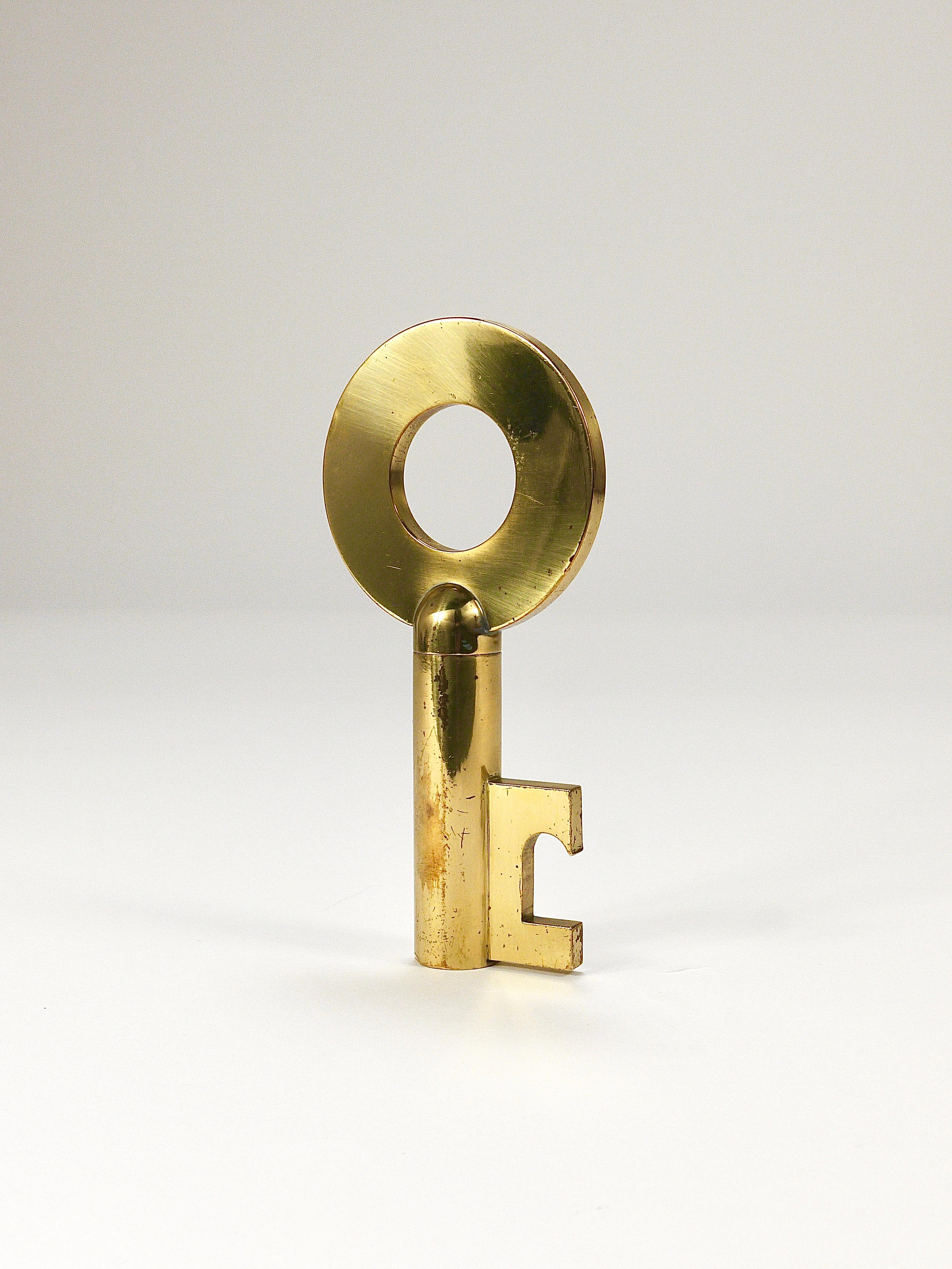 Carl Auböck Modern Key Großer Messingkorkenzieher, Flaschenöffner, Österreich, 1950er Jahre (Österreichisch) im Angebot