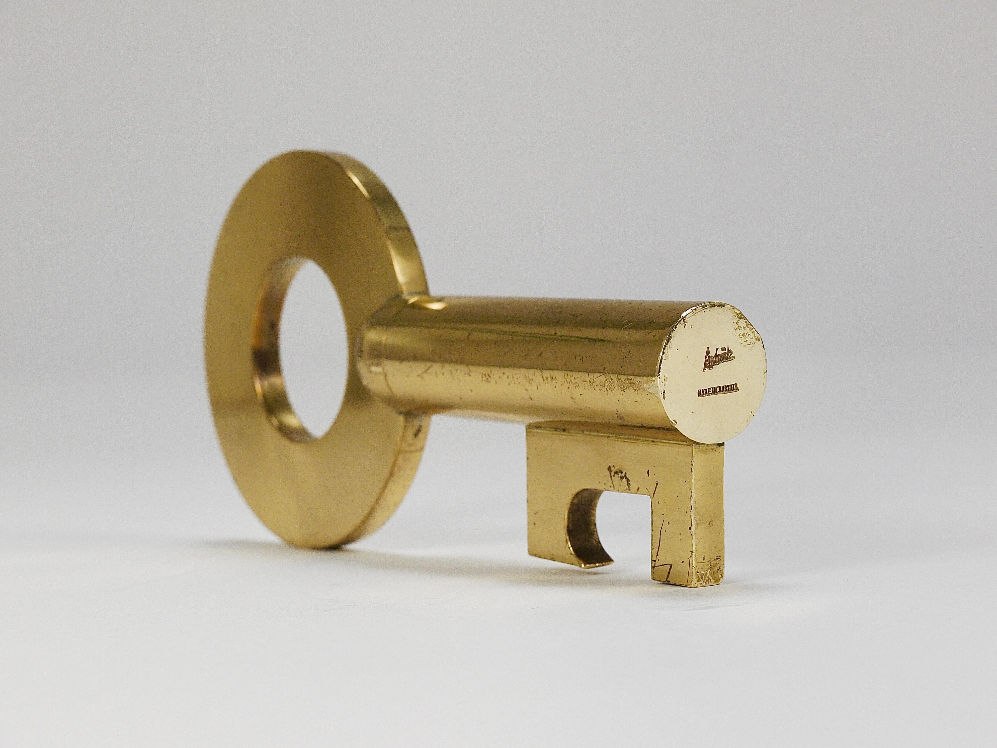 Carl Auböck Modern Key Großer Messingkorkenzieher, Flaschenöffner, Österreich, 1950er Jahre (Poliert) im Angebot